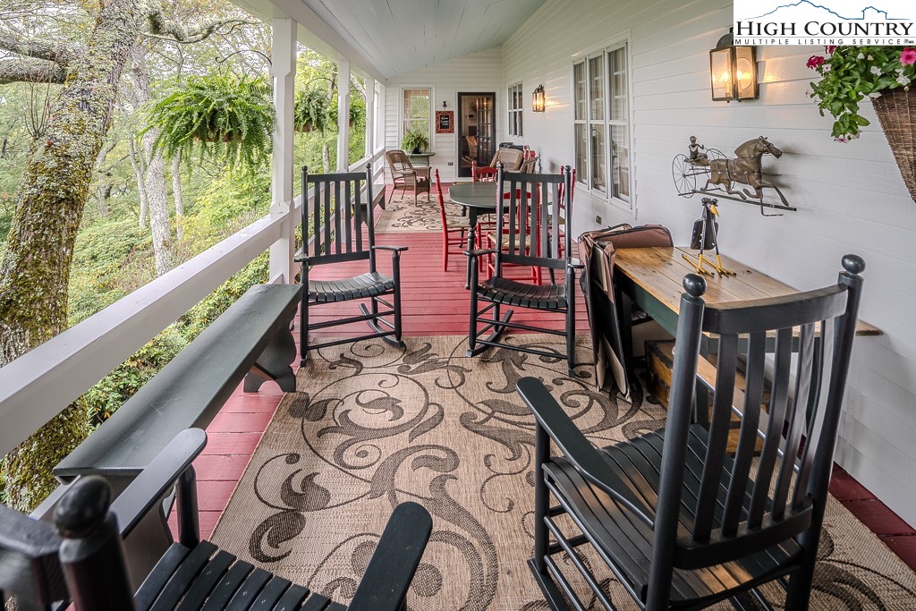 313 Mockingbird Lane