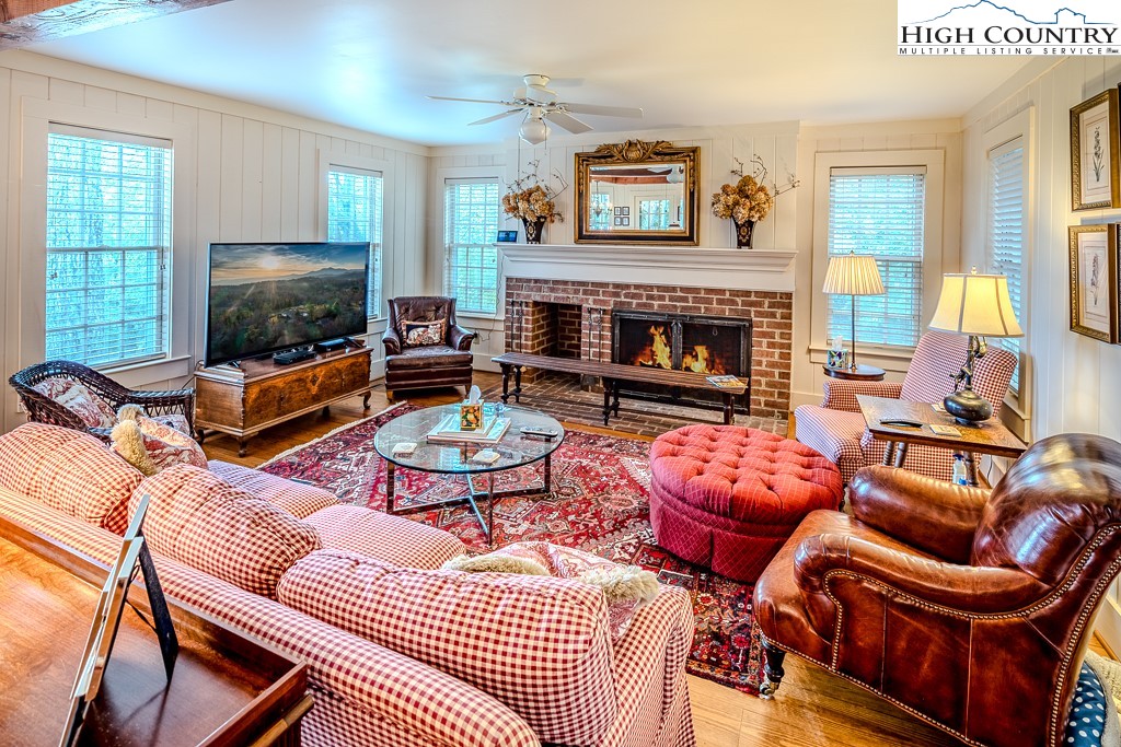313 Mockingbird Lane