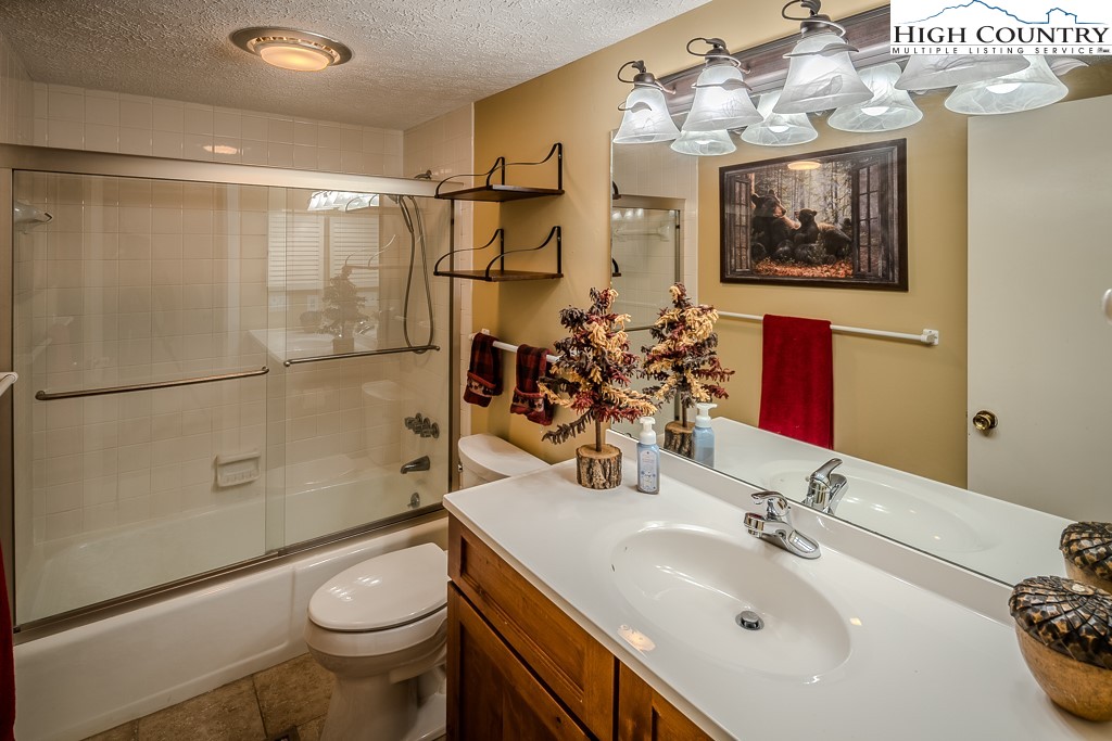 200 Glenwood Lane G25