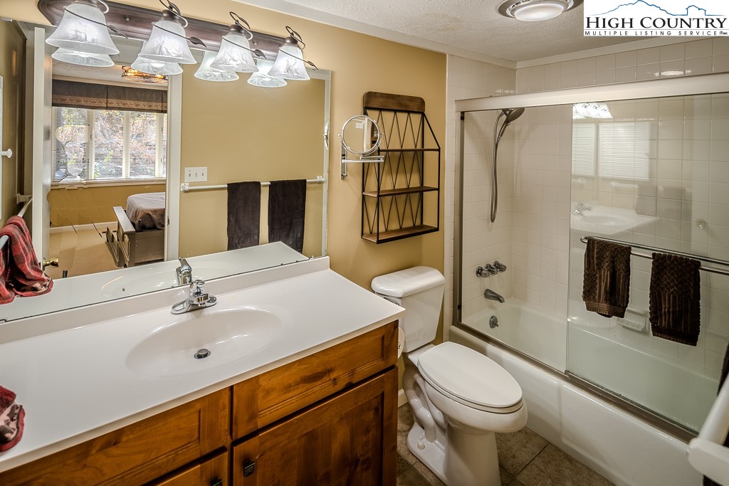 200 Glenwood Lane G25