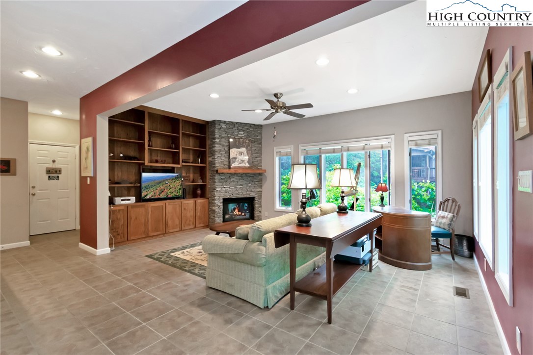 143 Grassy Knoll Way