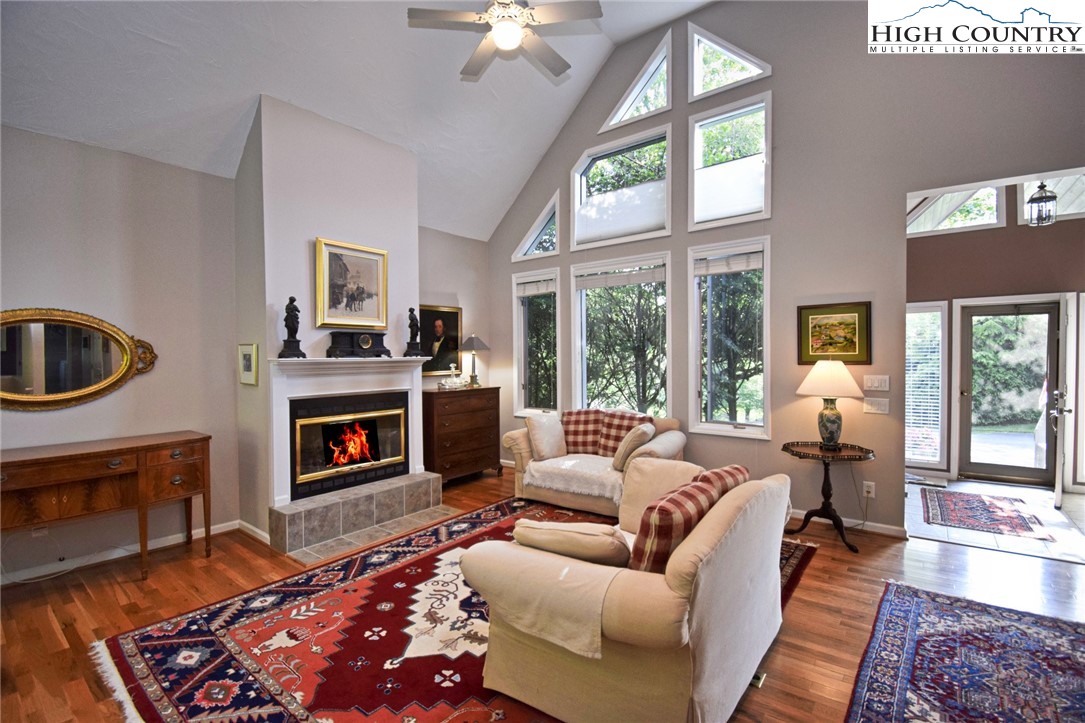 143 Grassy Knoll Way