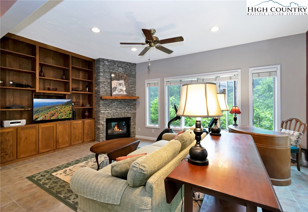 143 Grassy Knoll Way