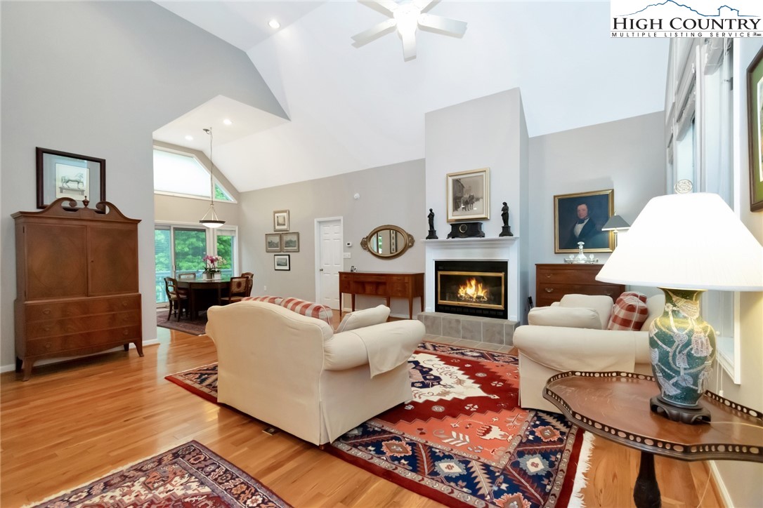 143 Grassy Knoll Way