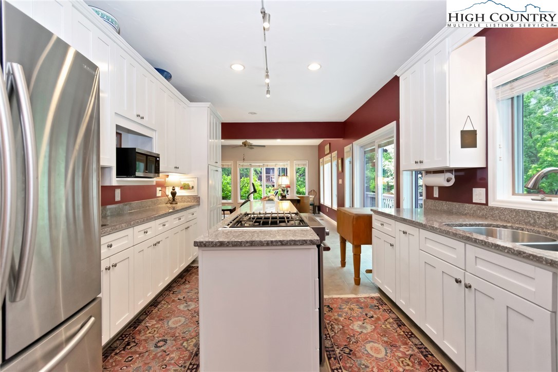143 Grassy Knoll Way
