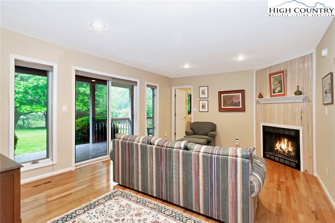 143 Grassy Knoll Way