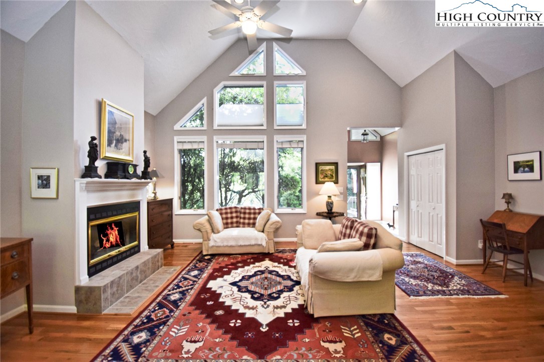 143 Grassy Knoll Way