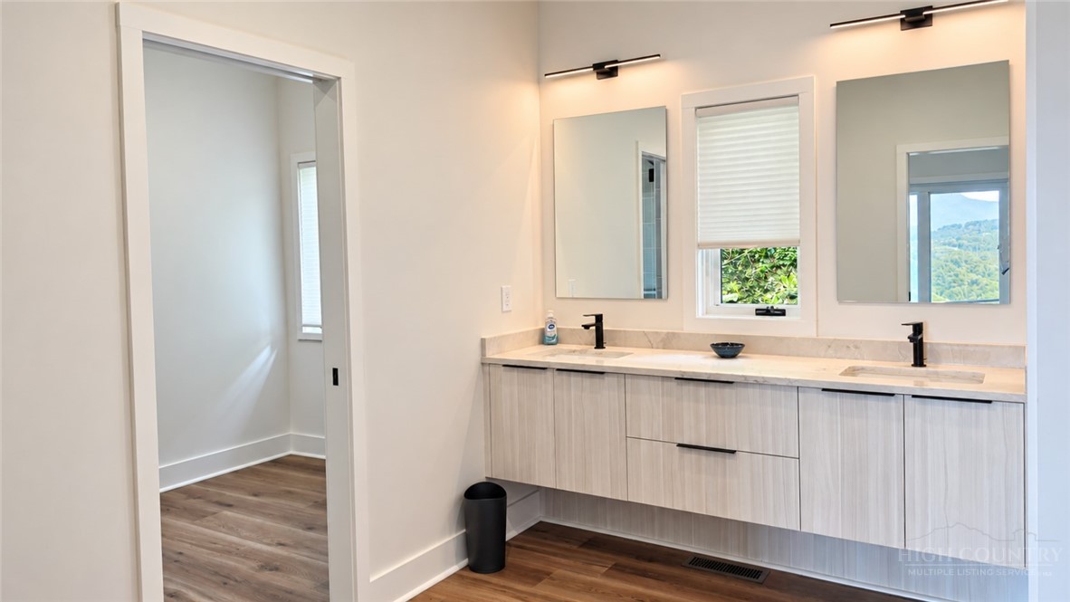 1073 Wonderland Trail B