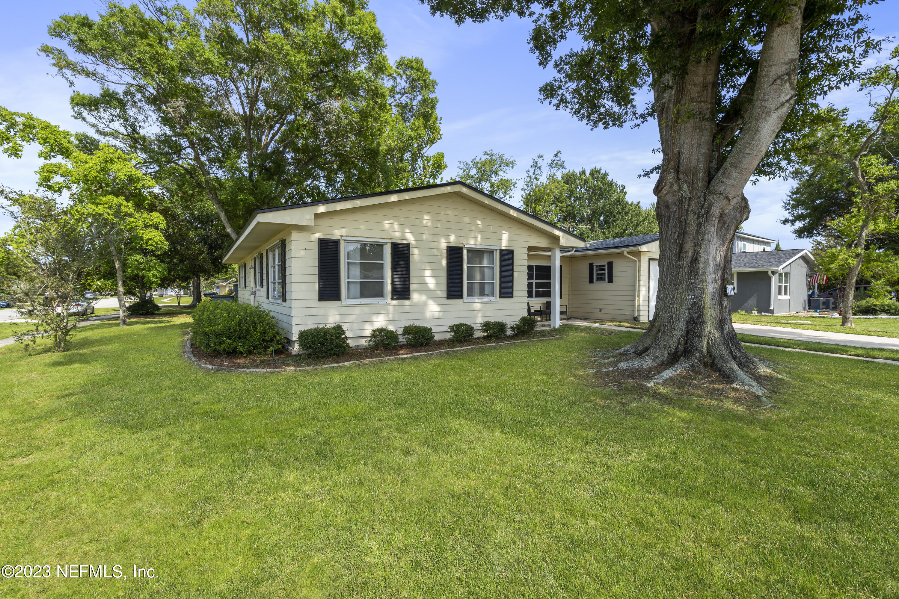 210 DELTONA Boulevard