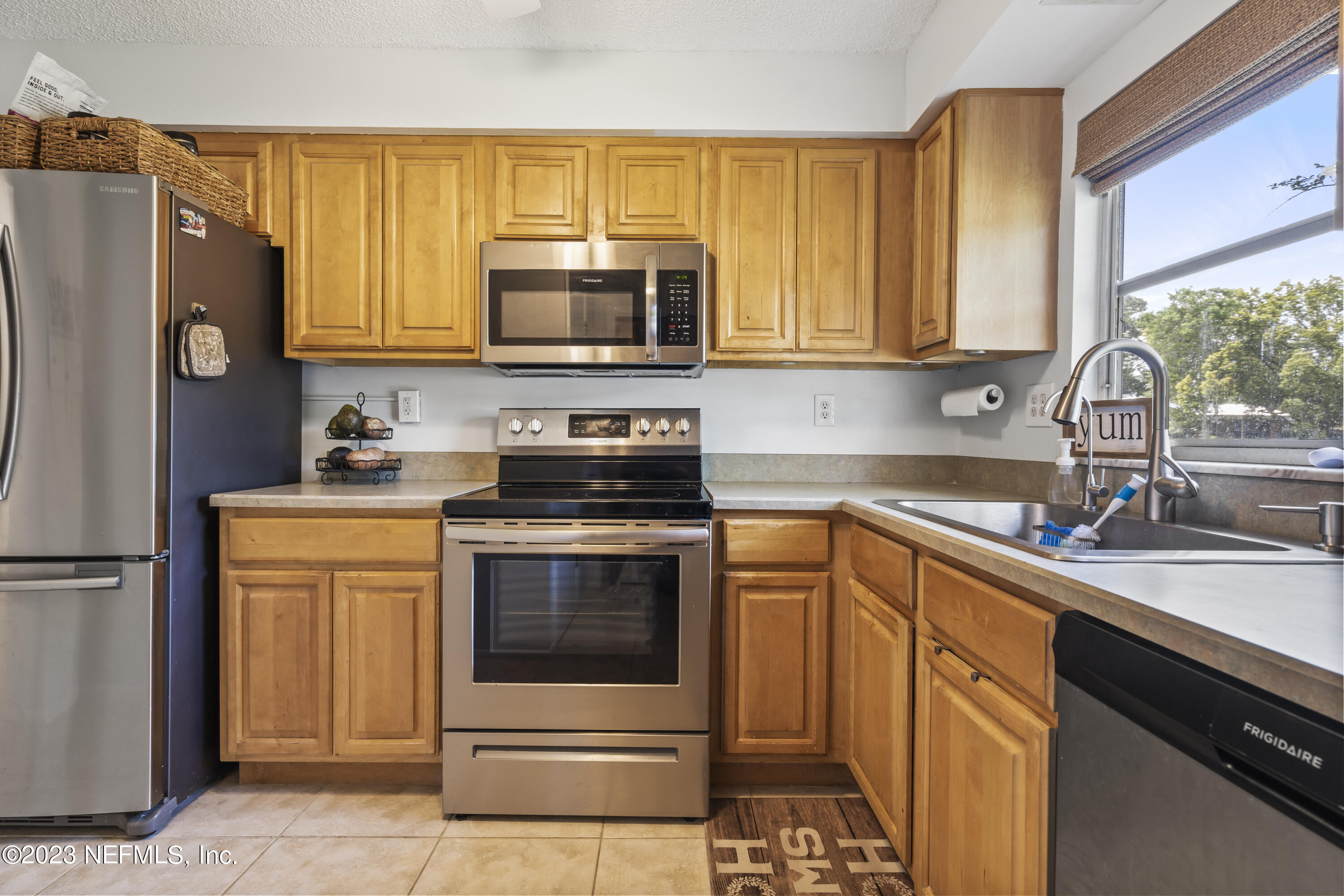 210 DELTONA Boulevard