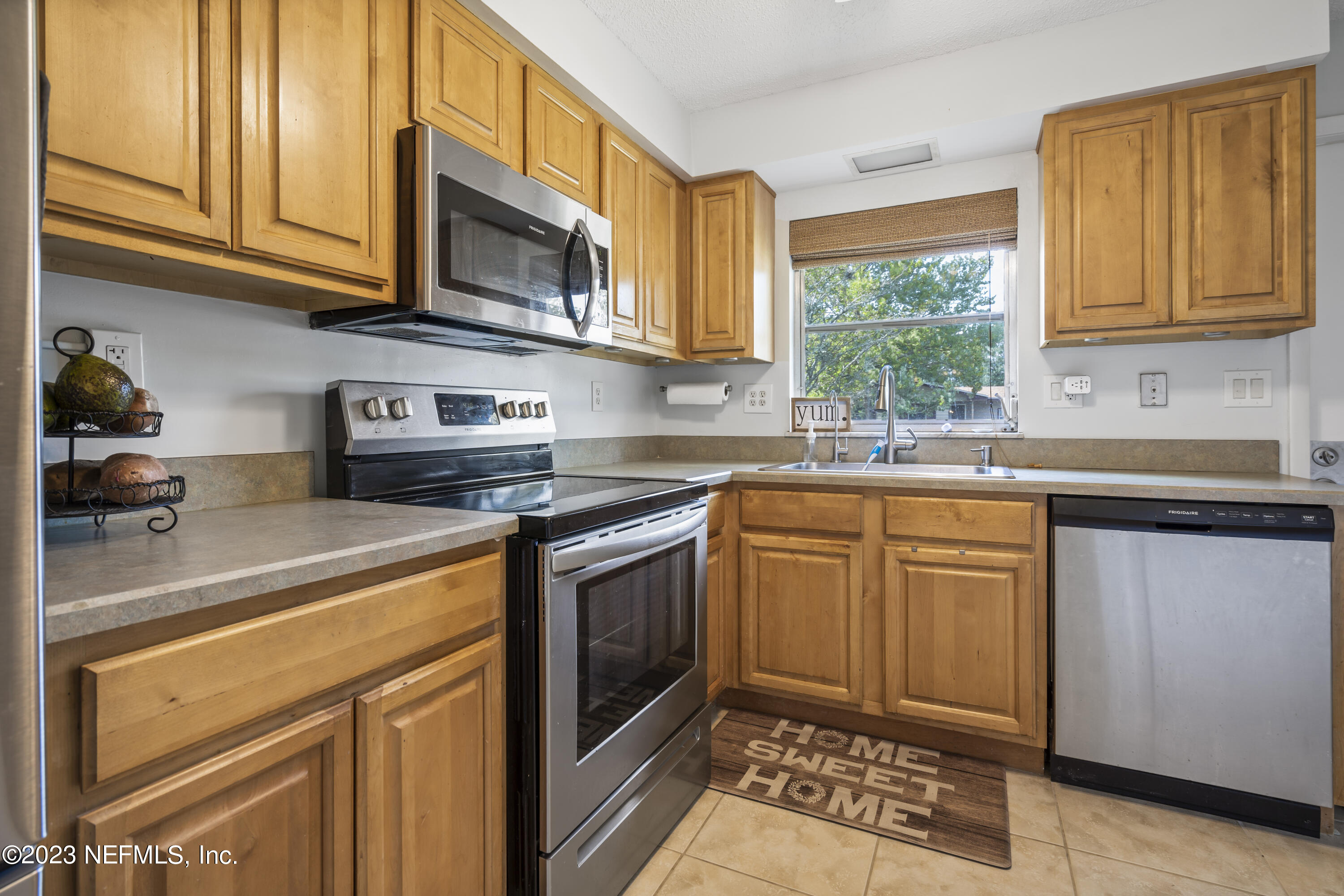 210 DELTONA Boulevard