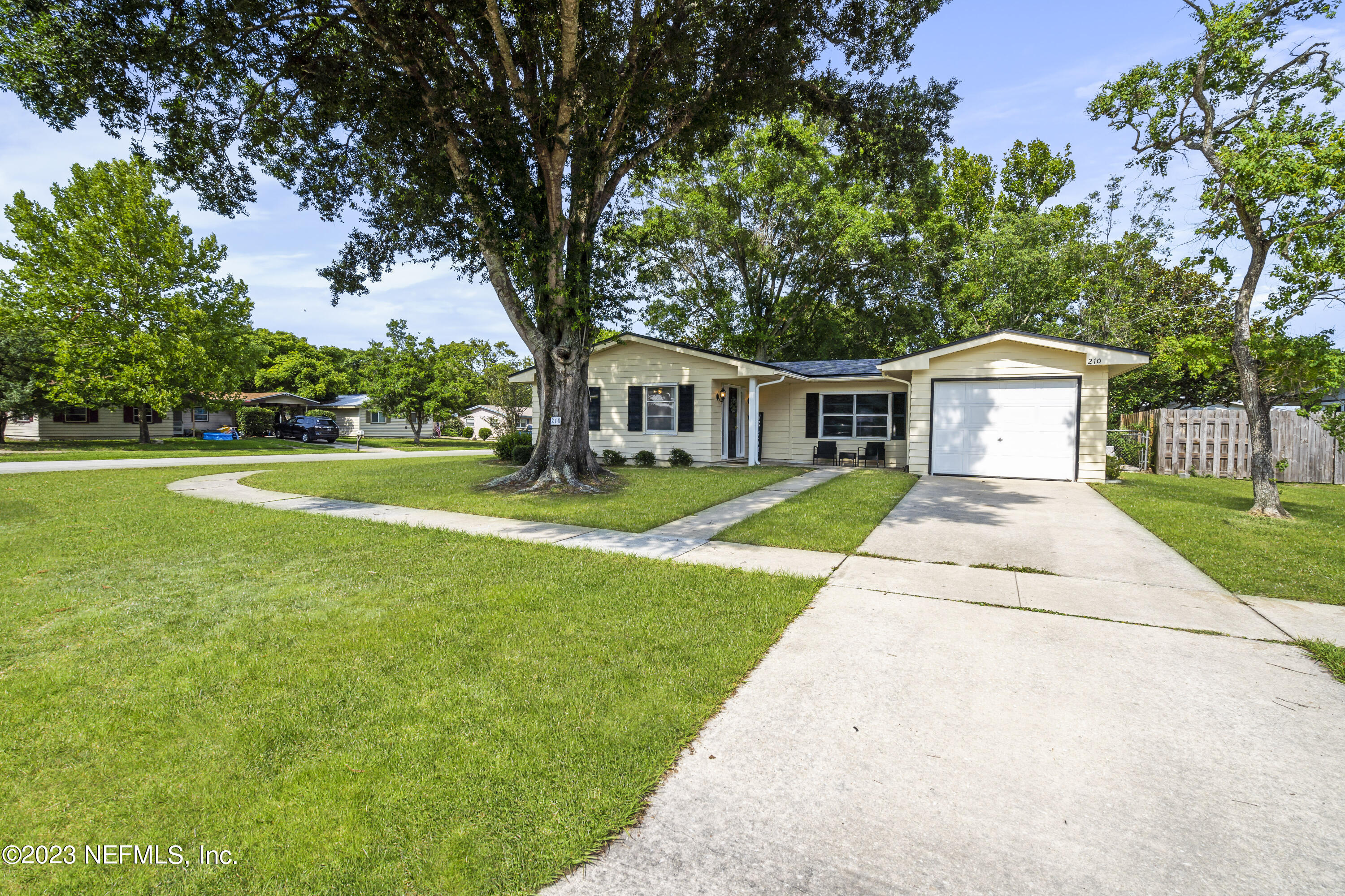 210 DELTONA Boulevard