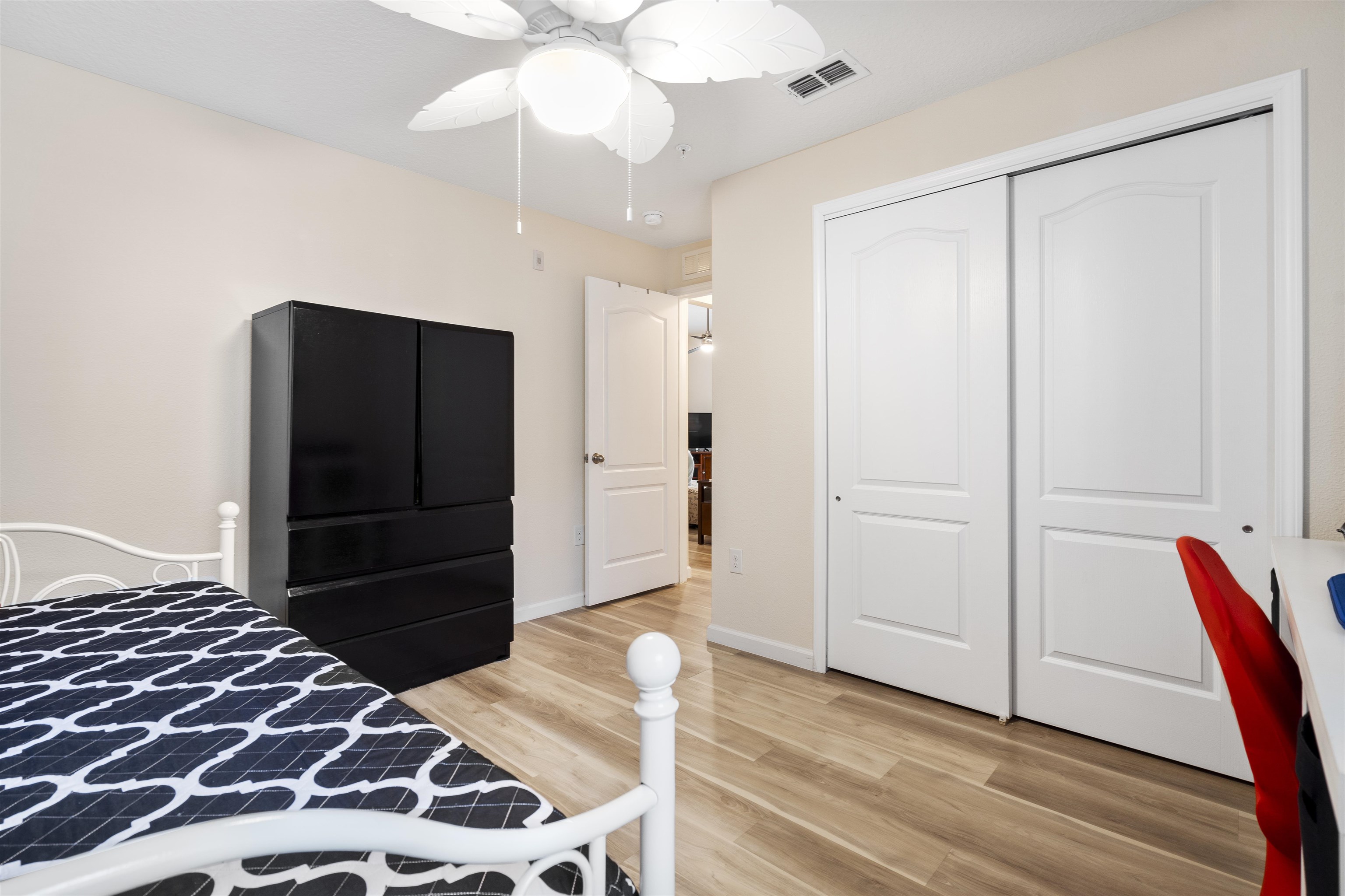 1921 Golden Lake Loop