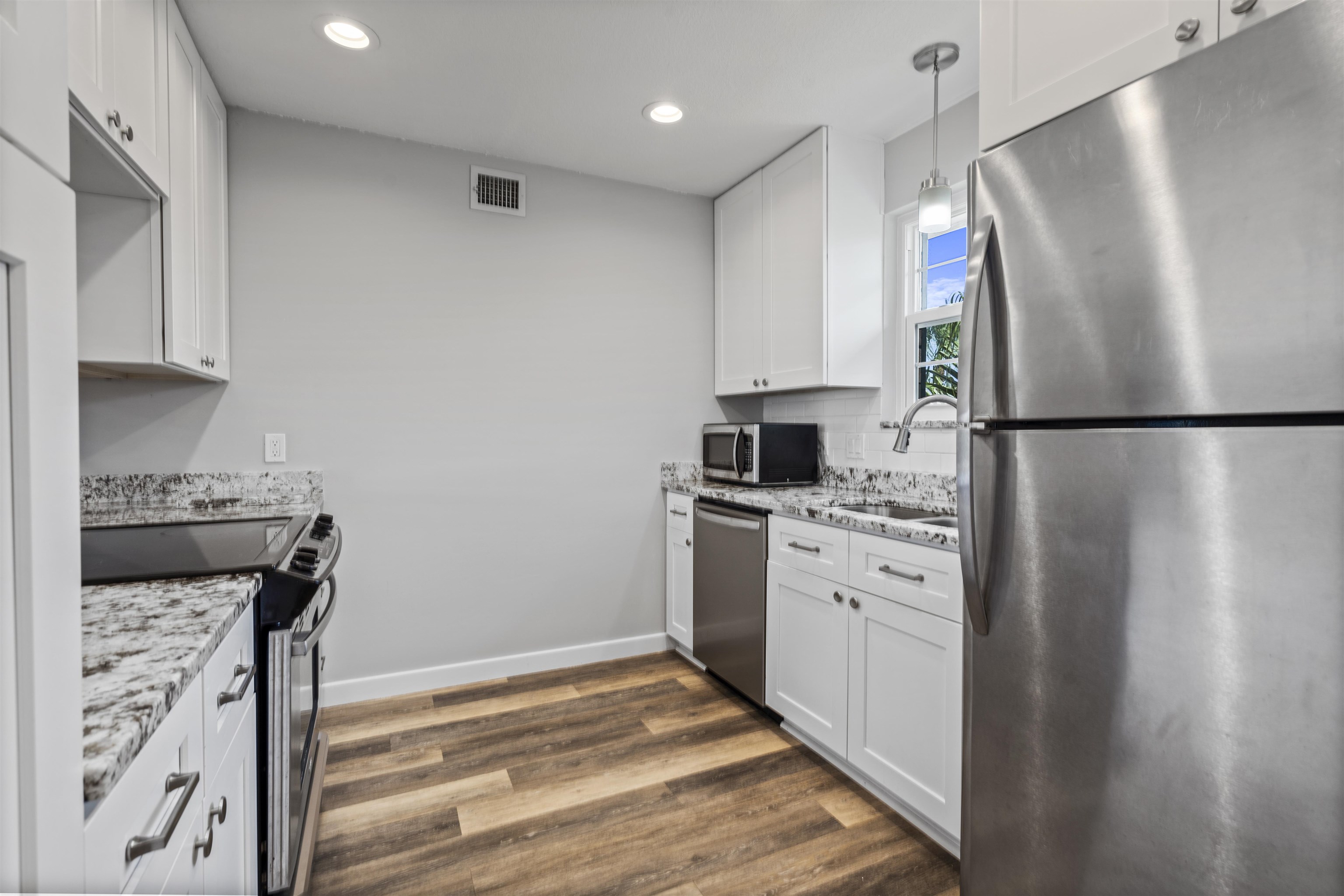 22 Comares Ave Unit: 7A