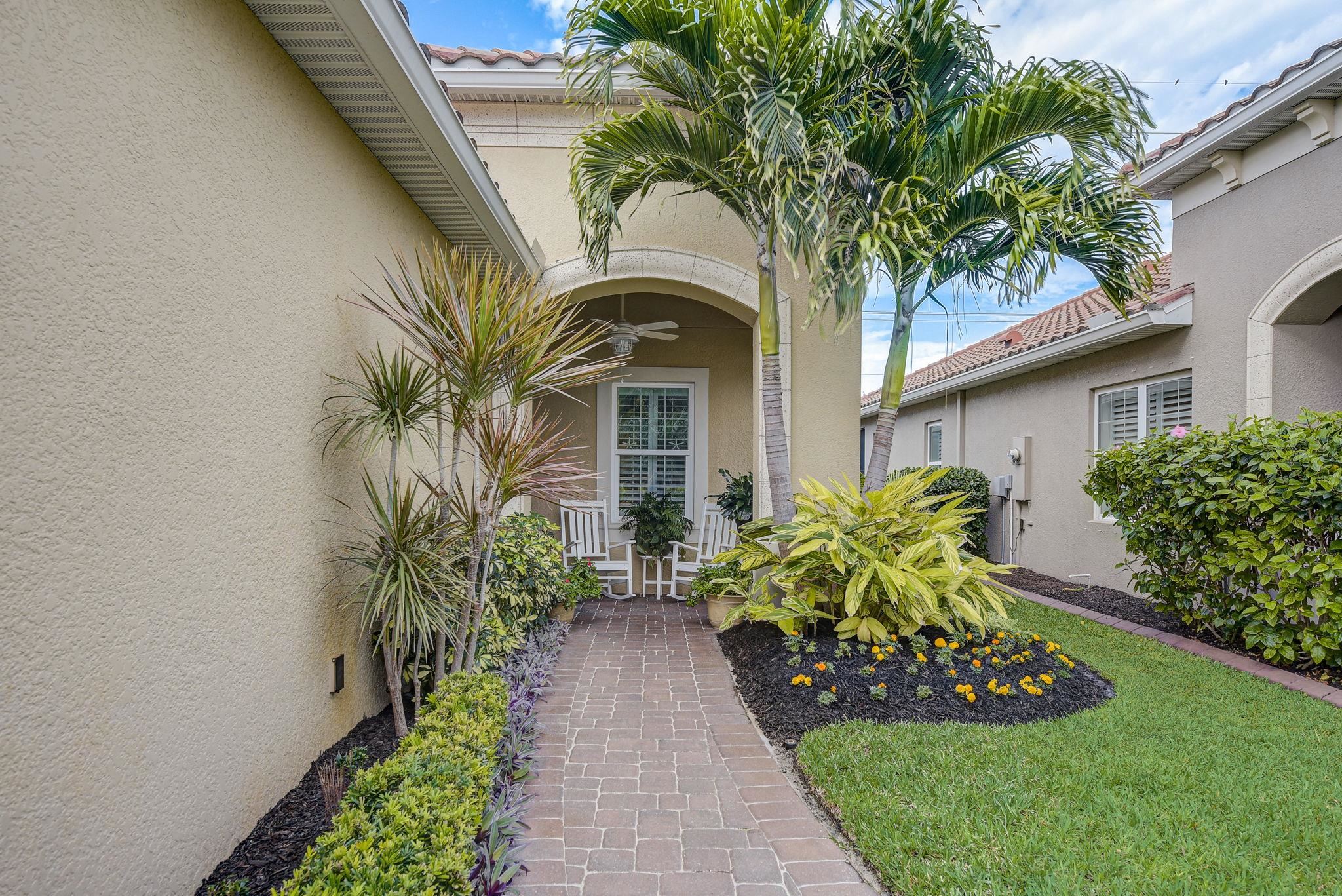 1604 Calle Grand Street