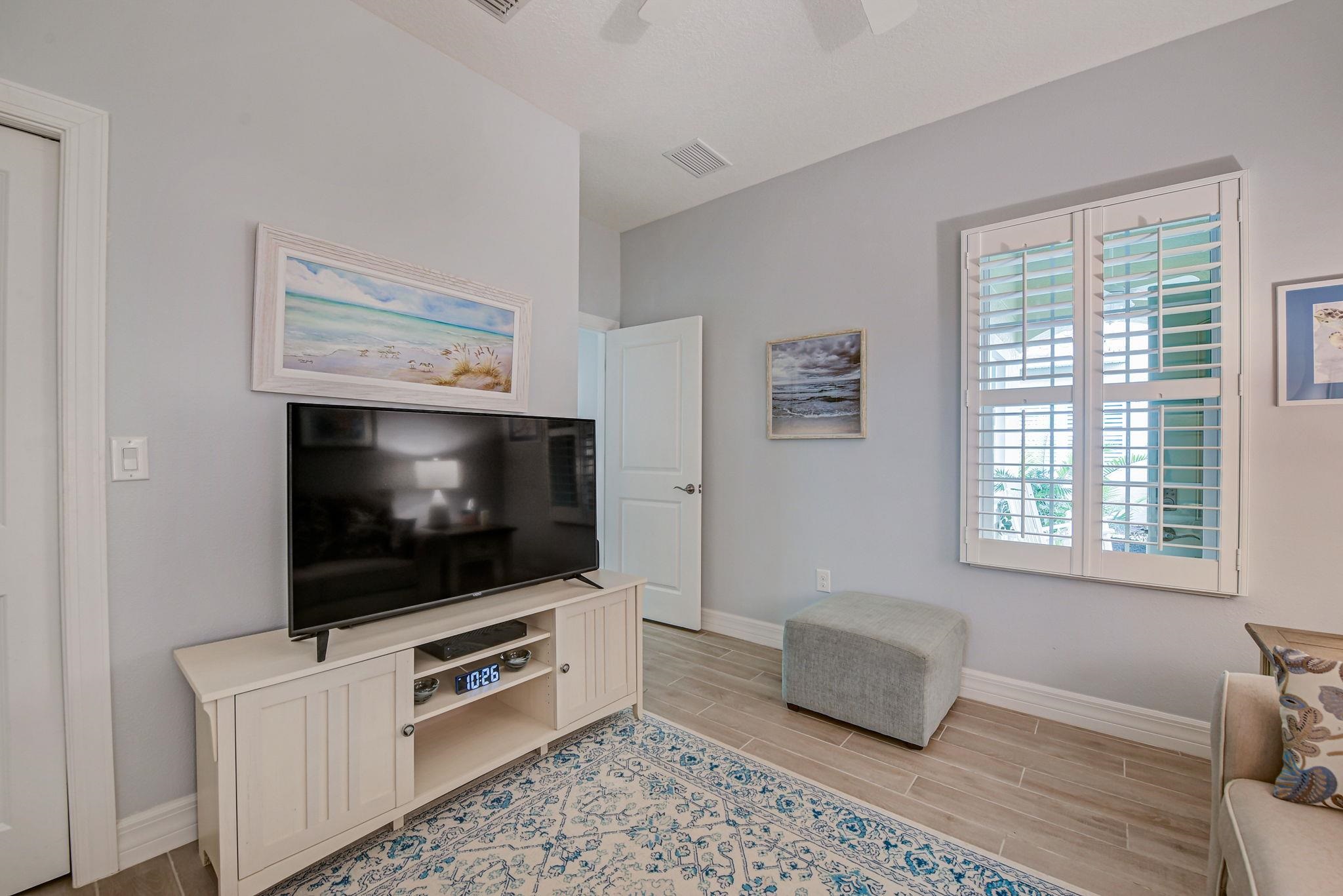 1604 Calle Grand Street