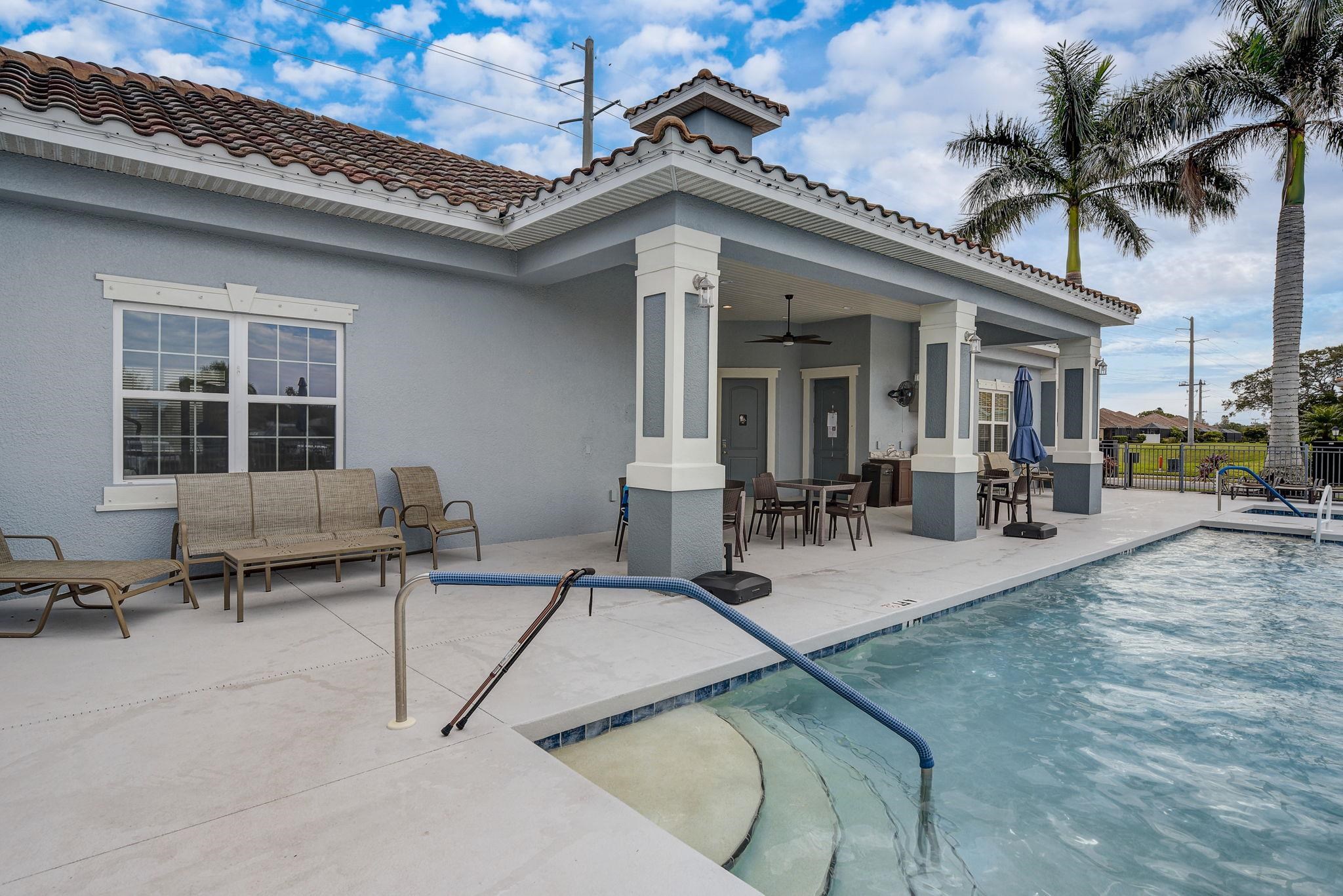 1604 Calle Grand Street