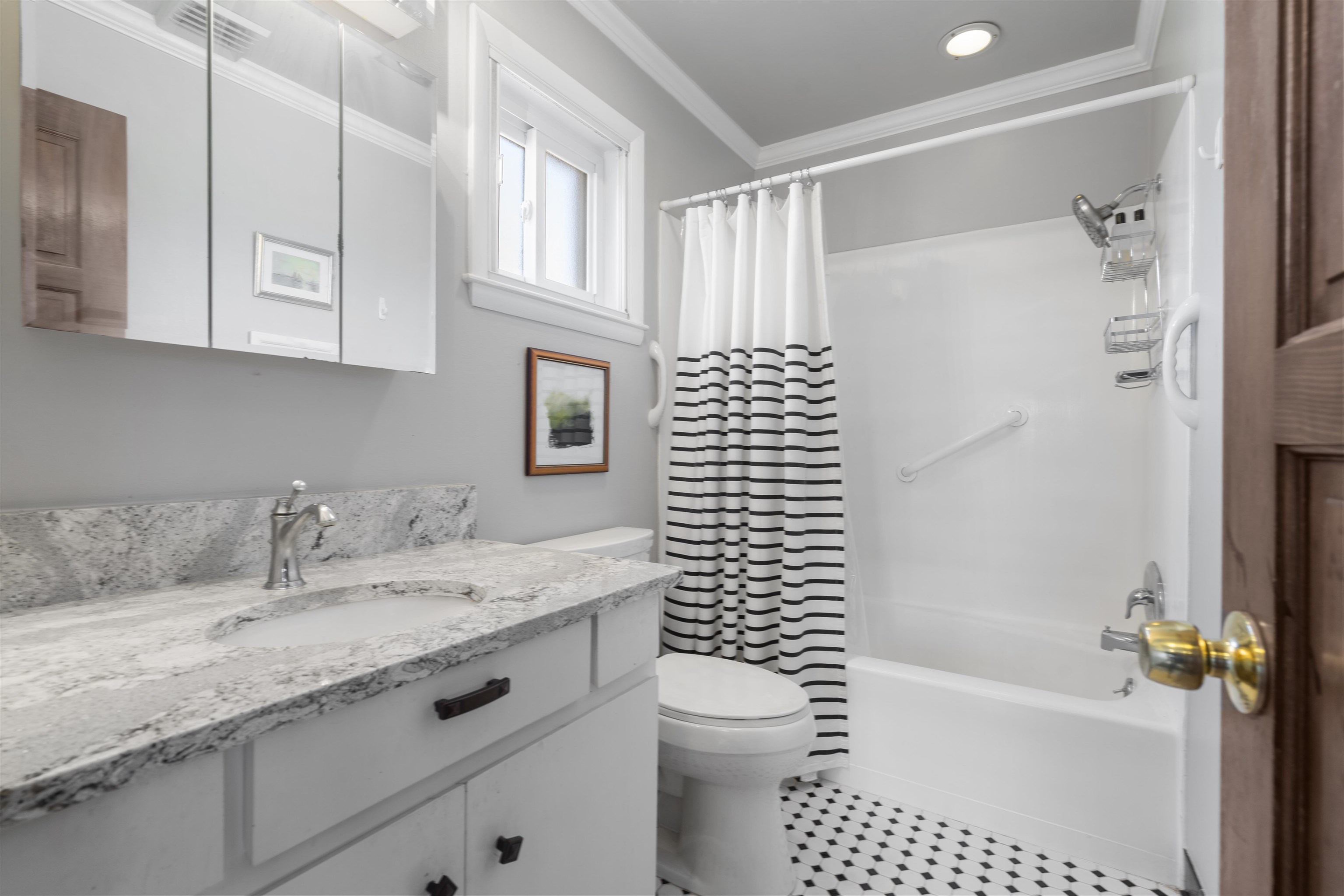 18 N Saint Augustine Boulevard Unit: 3