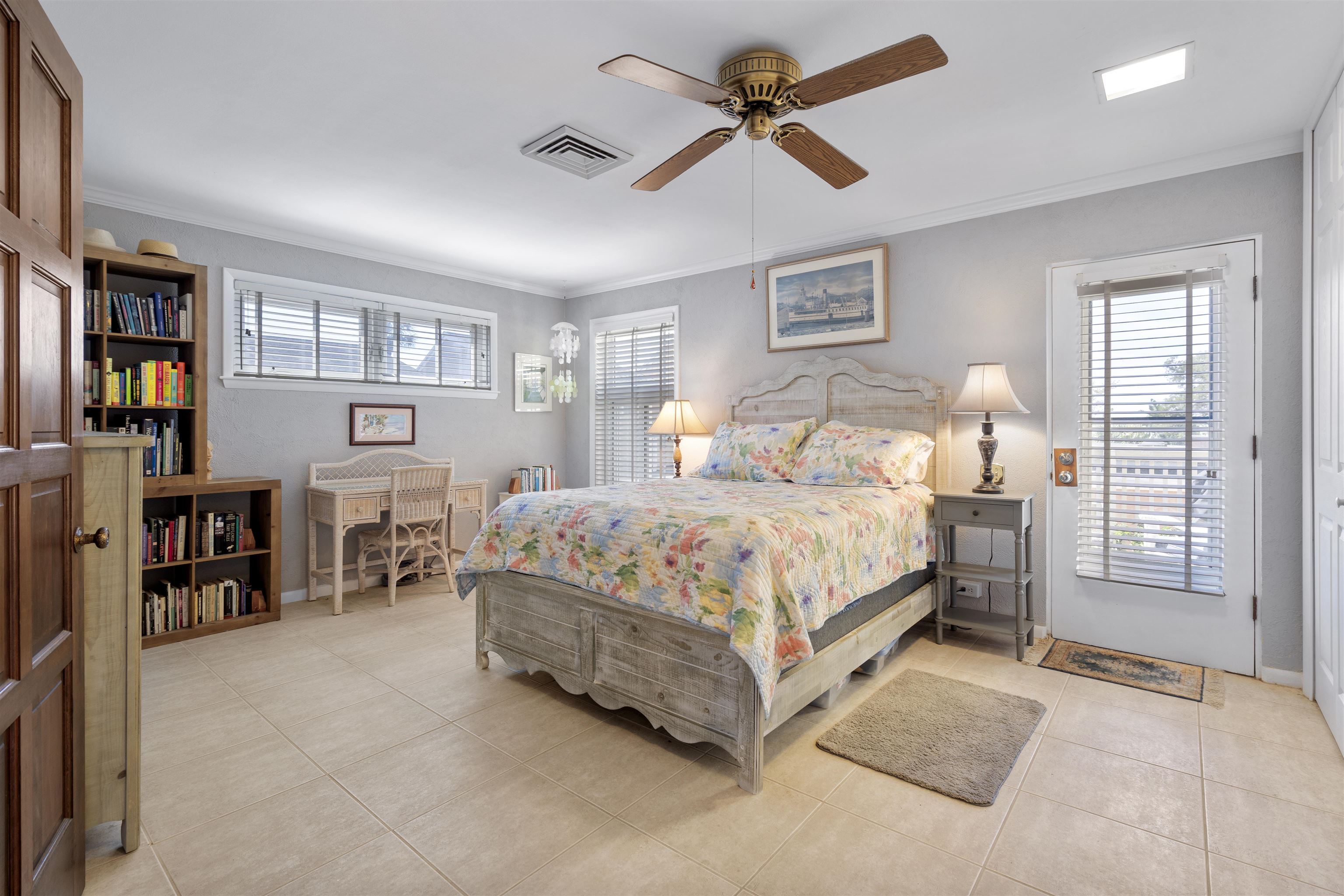 18 N Saint Augustine Boulevard Unit: 3