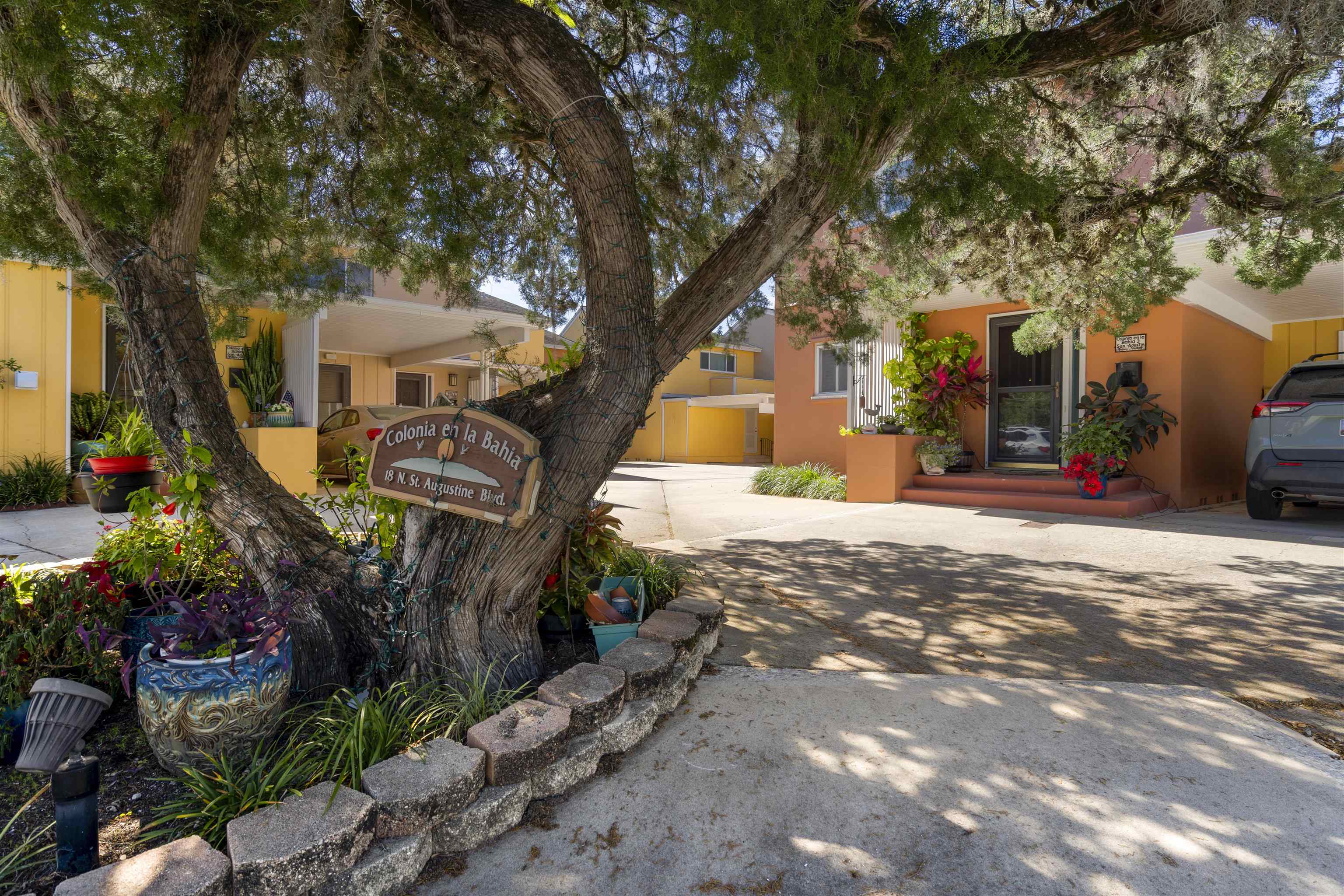 18 N Saint Augustine Boulevard Unit: 3