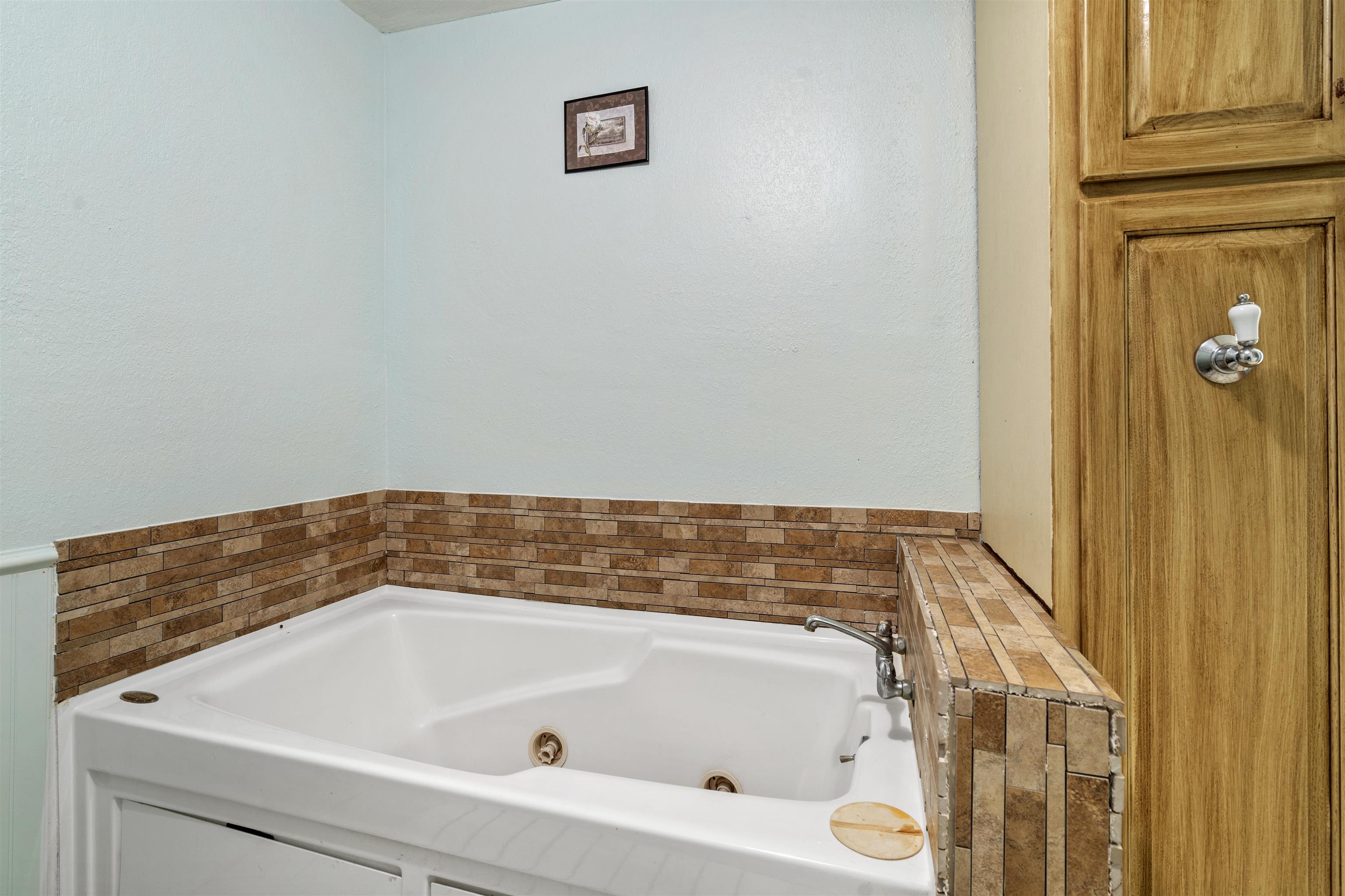 6949 County Road 208