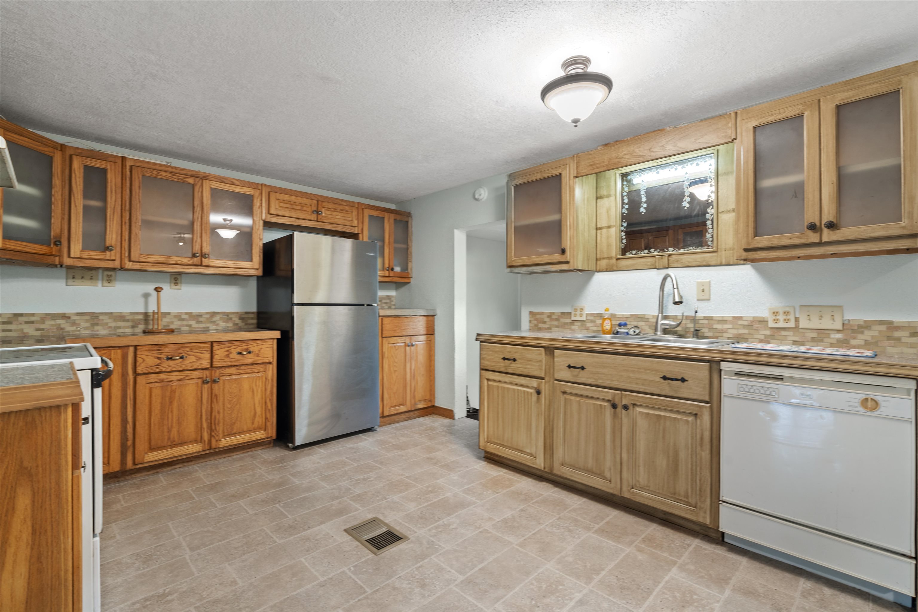 6949 County Road 208