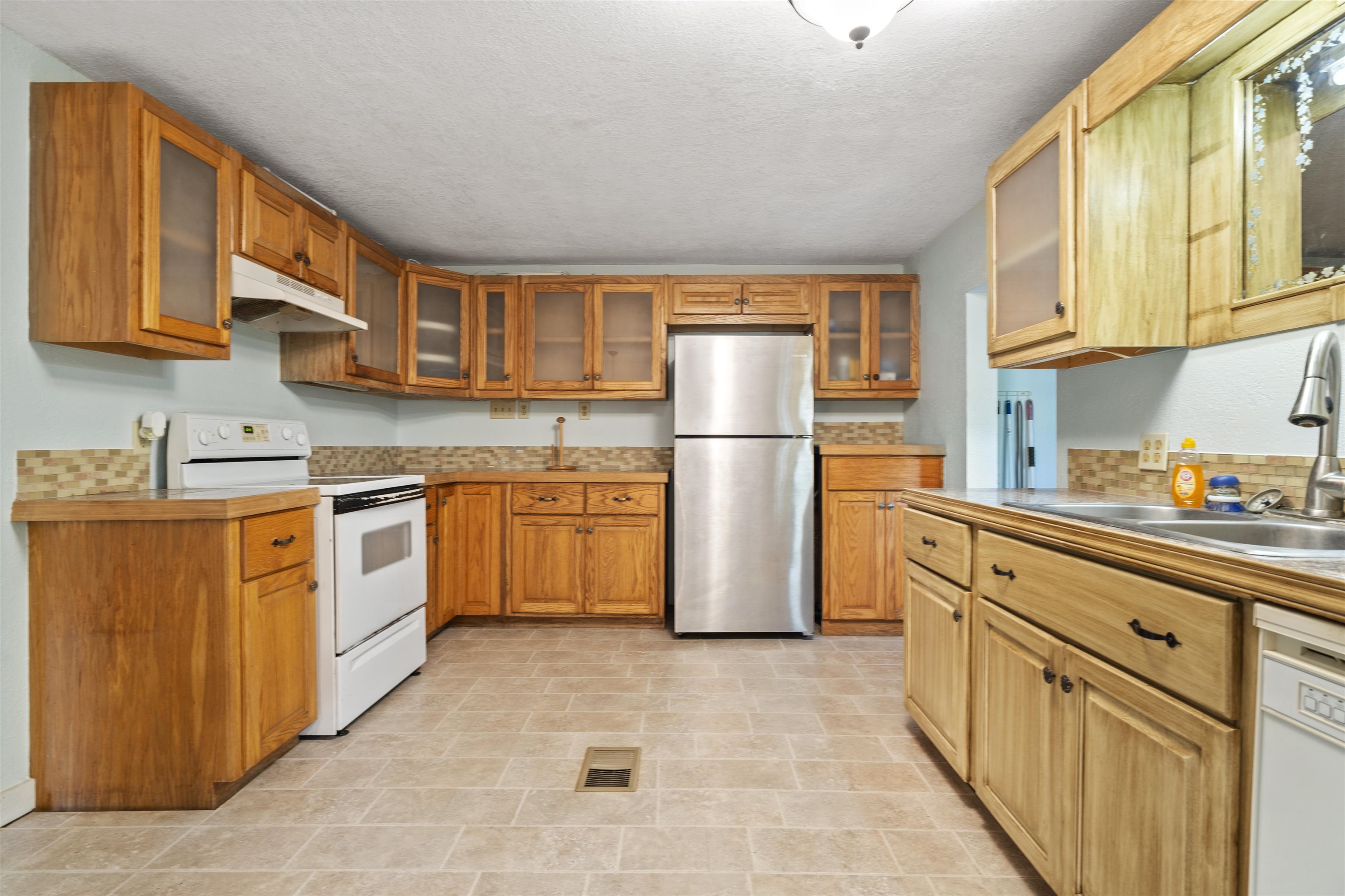 6949 County Road 208