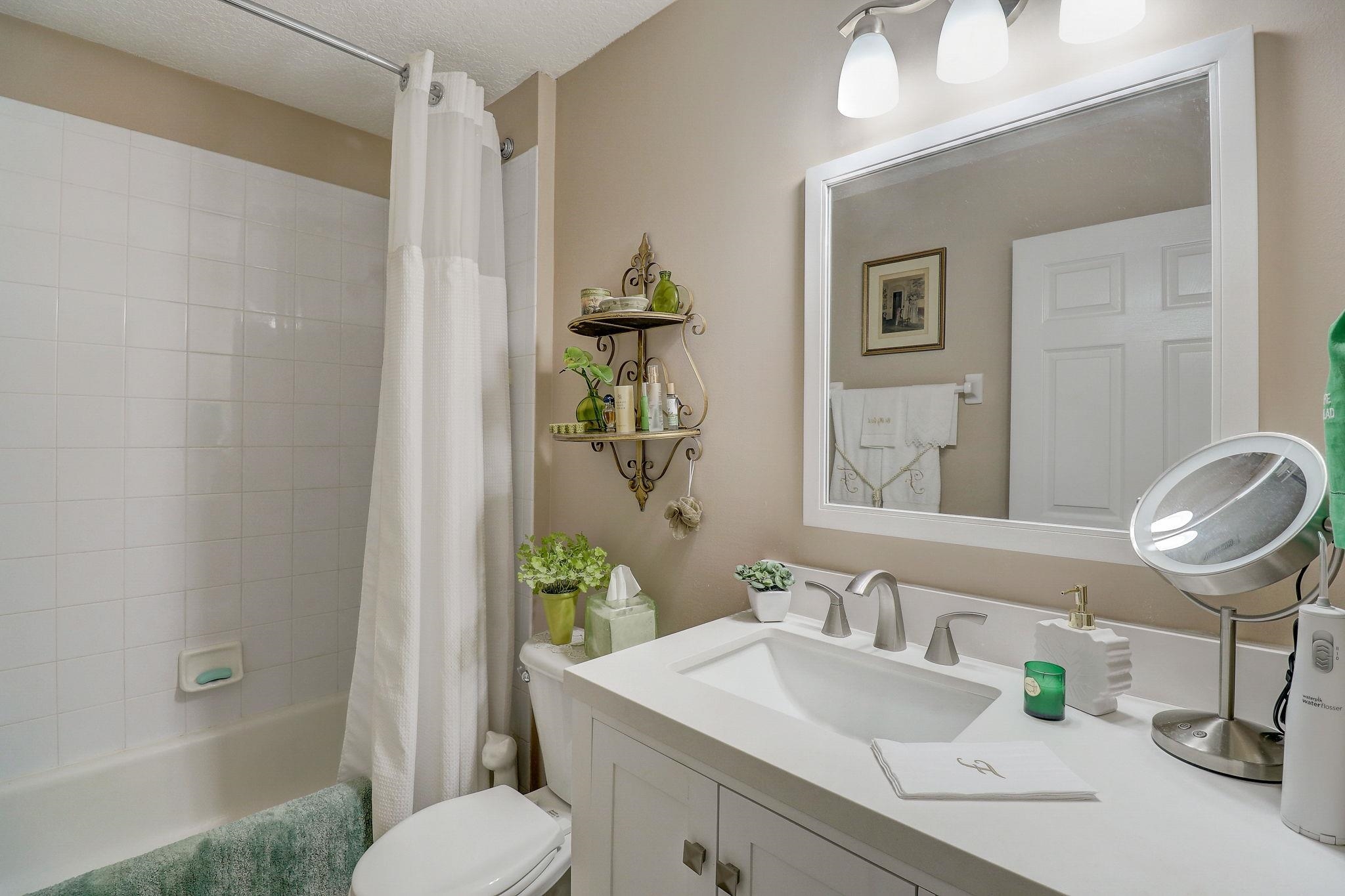 2044 W Lymington Way