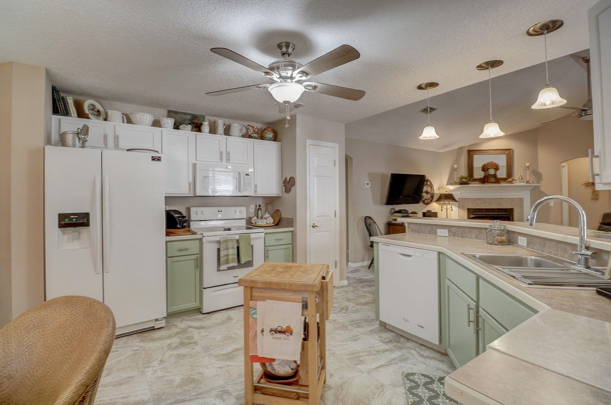 2044 W Lymington Way