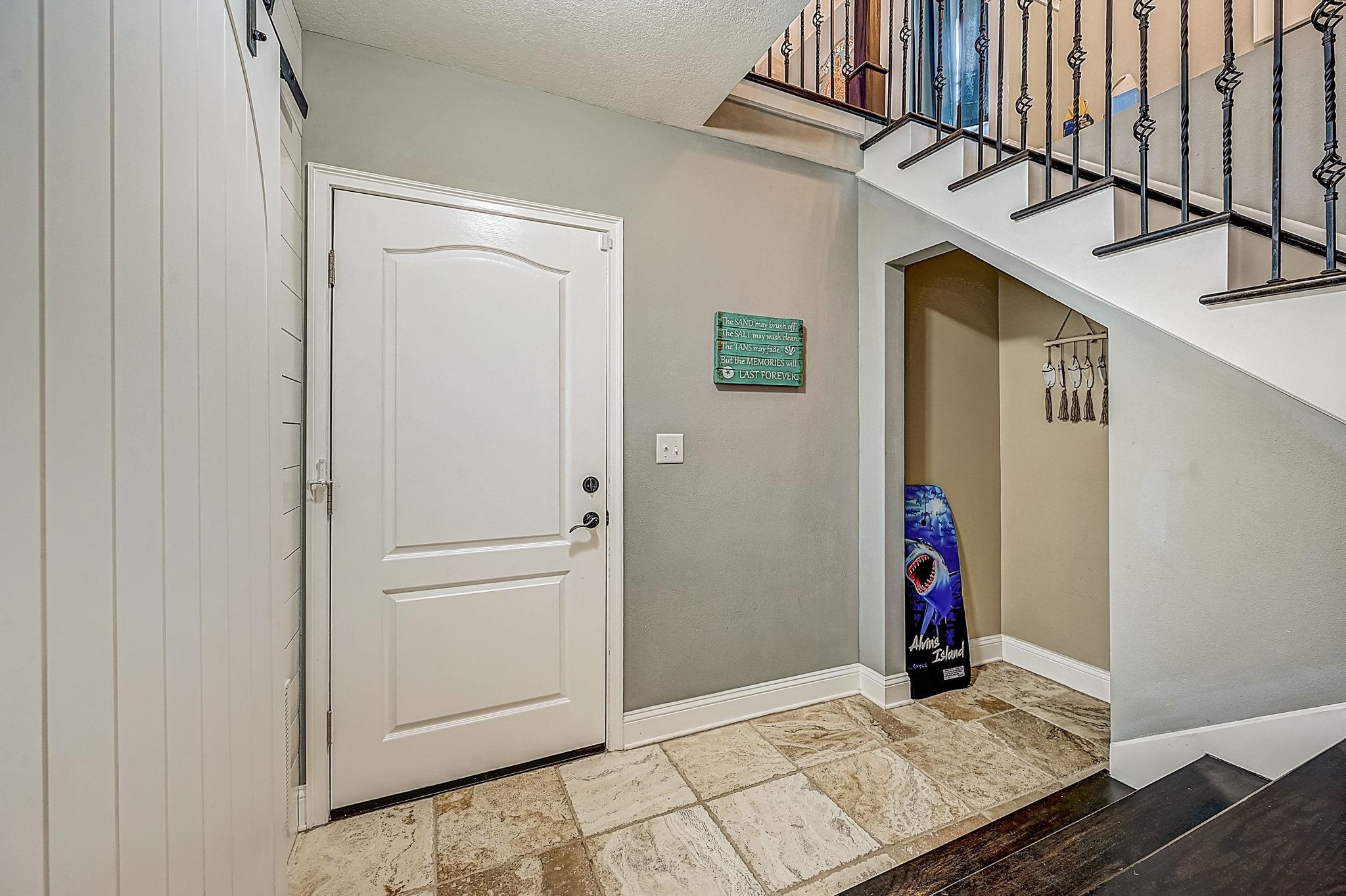5587 Pelican Way