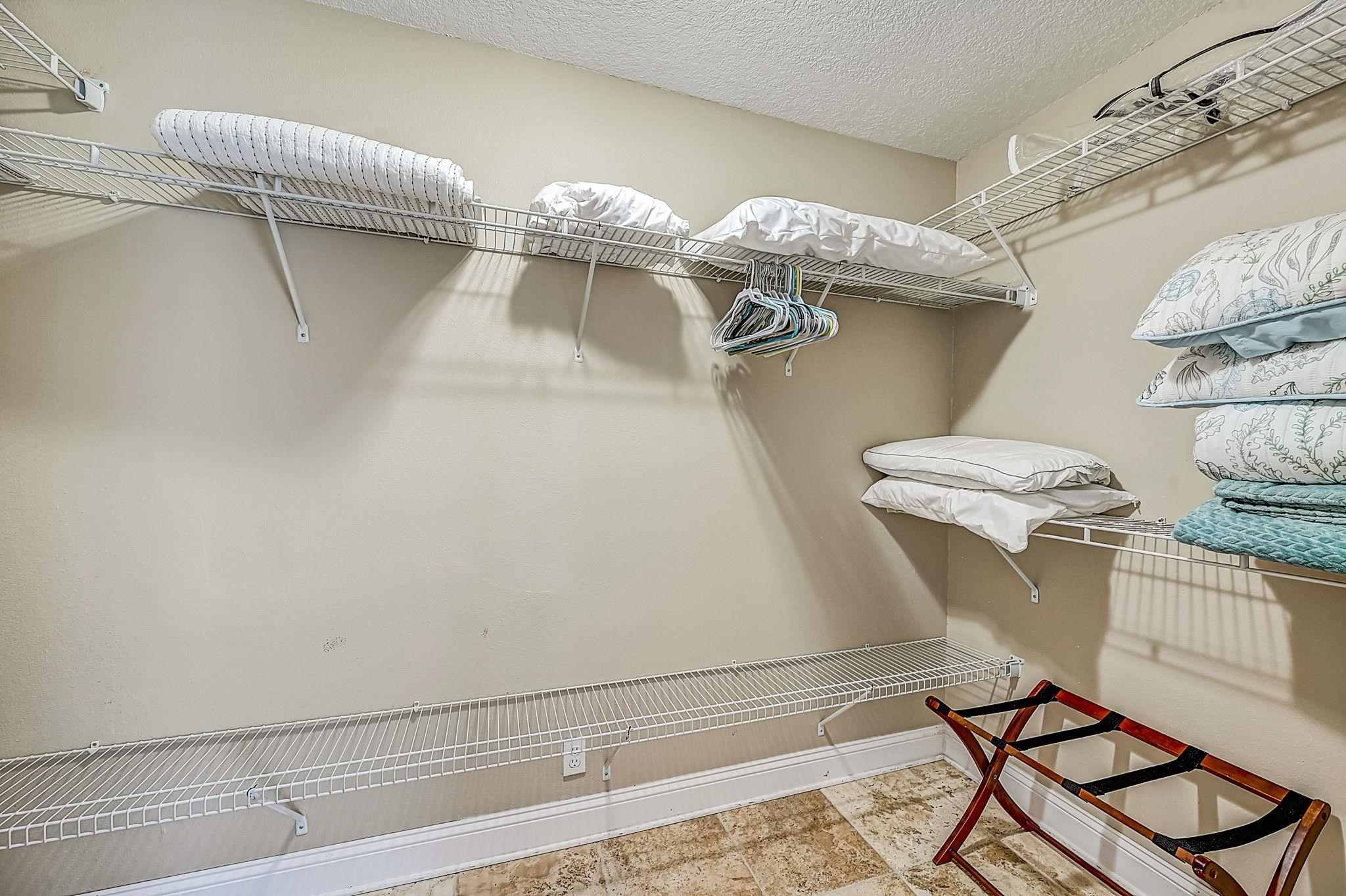 5587 Pelican Way