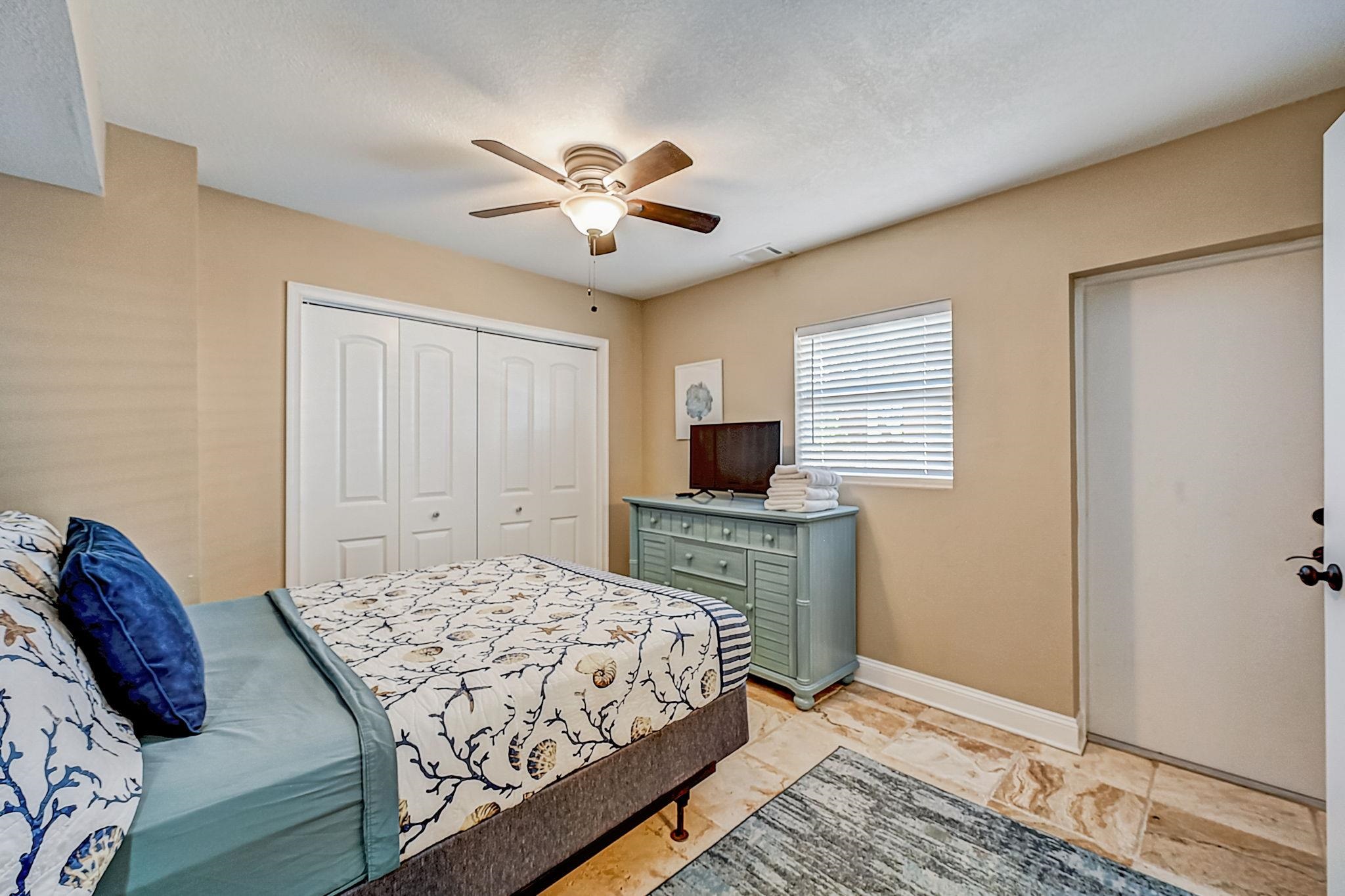5587 Pelican Way