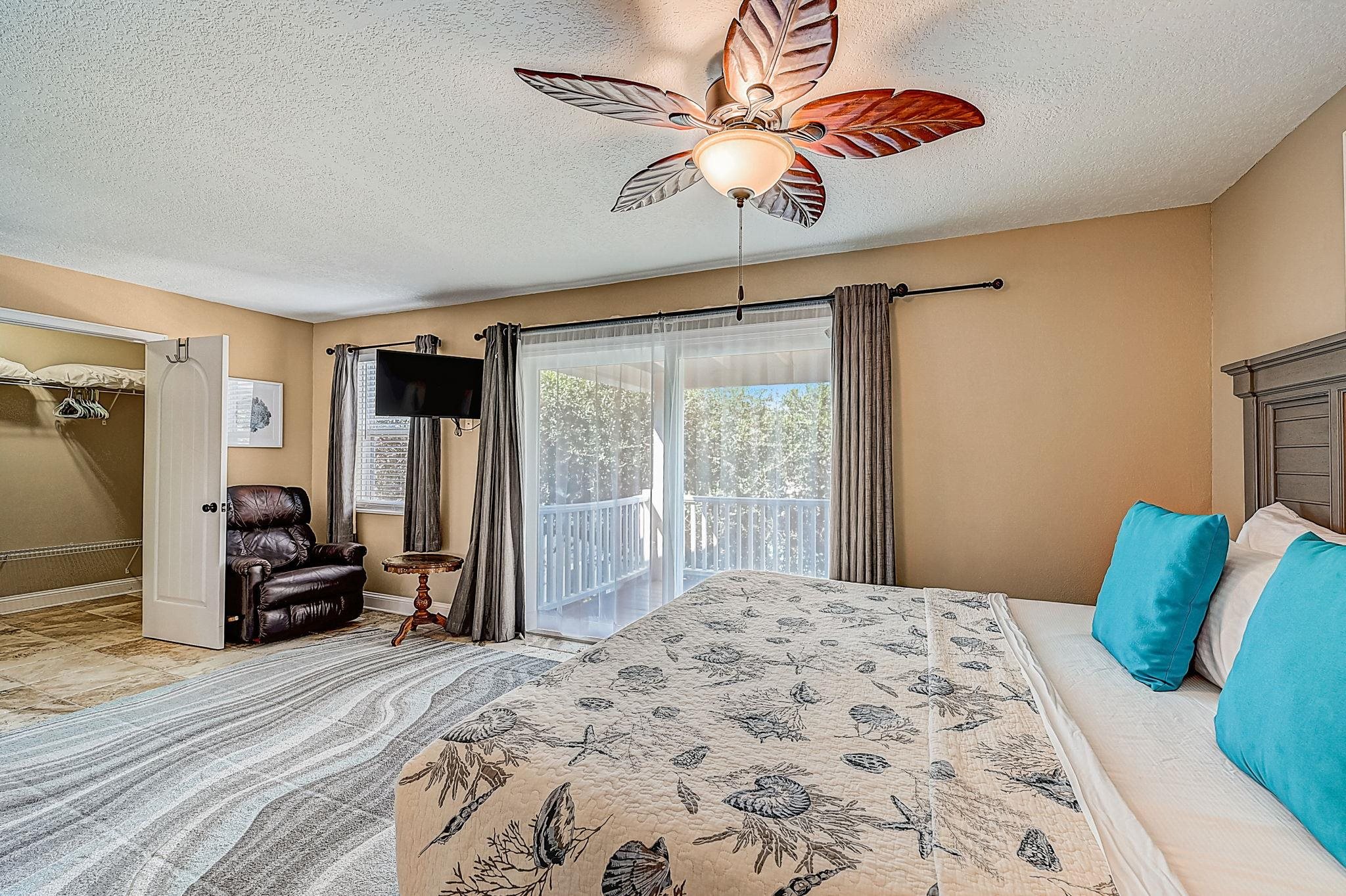 5587 Pelican Way