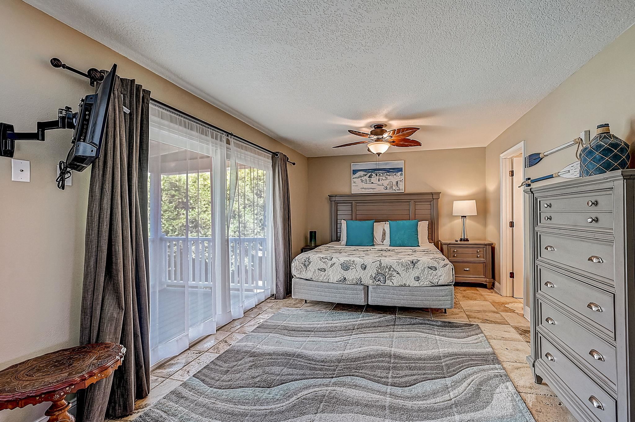 5587 Pelican Way