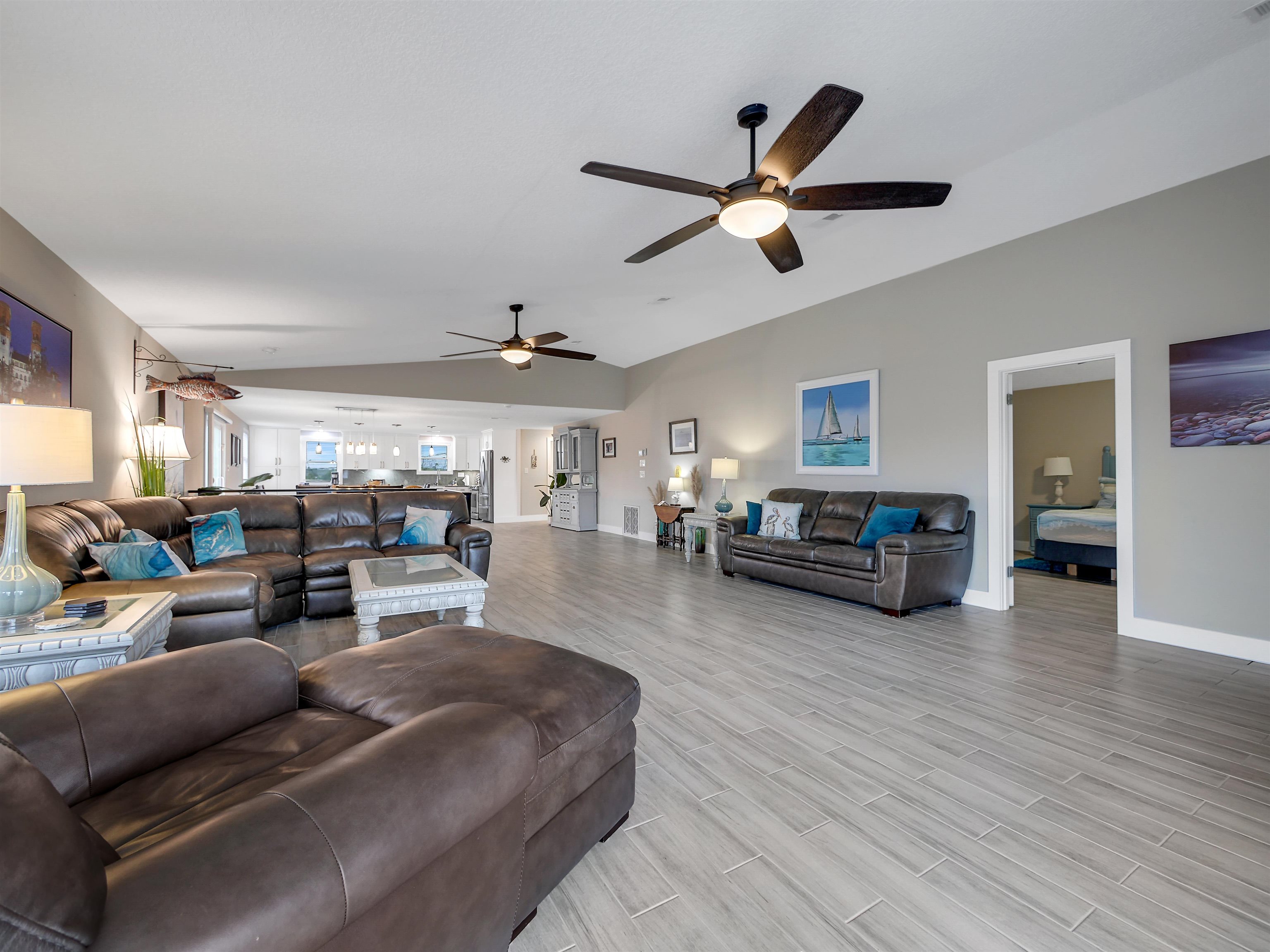 5499 Pelican Way