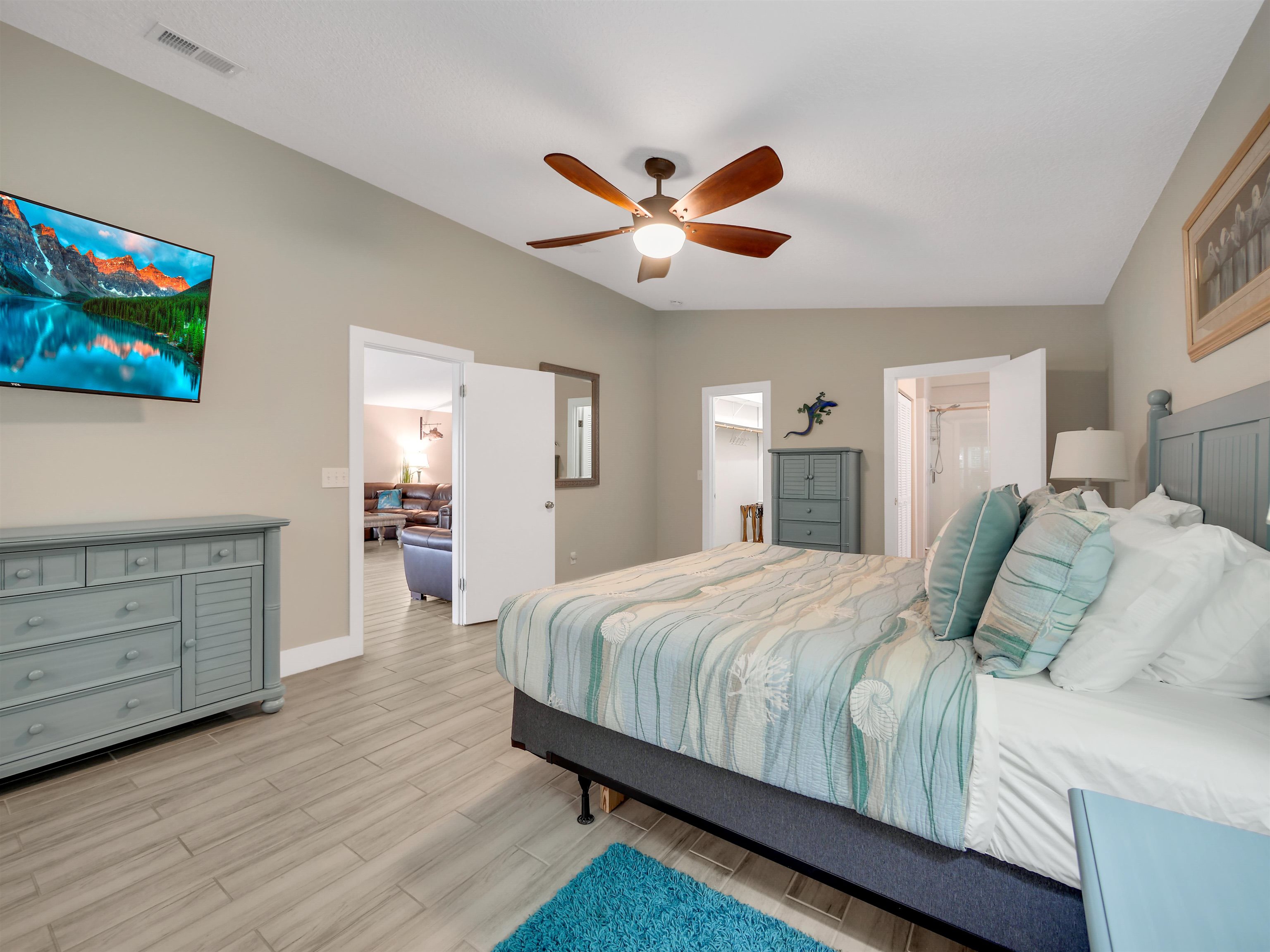 5499 Pelican Way