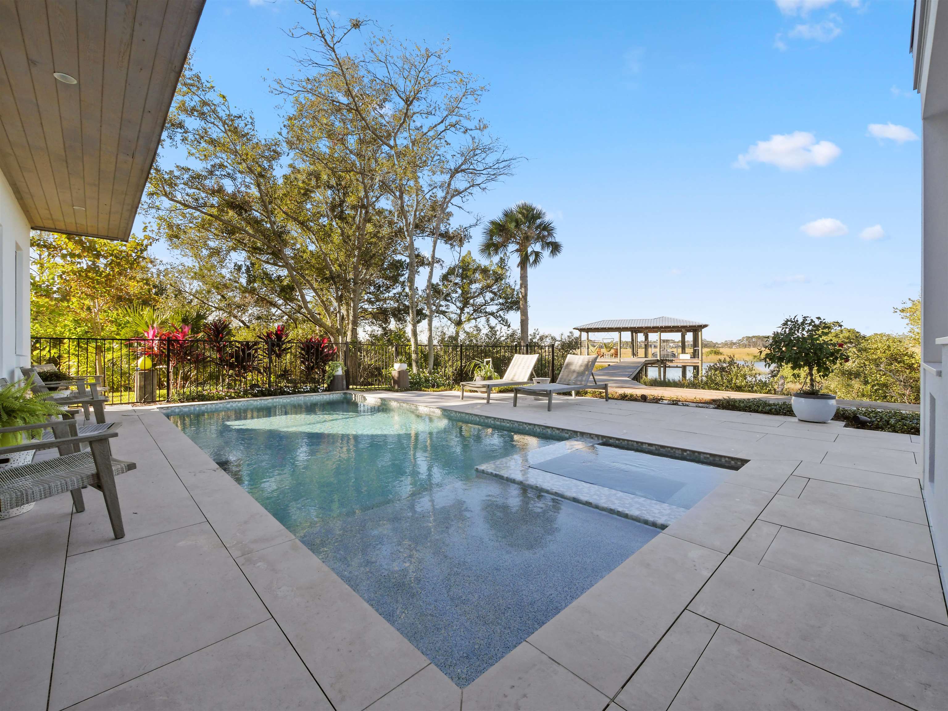 3417 Lands End Dr