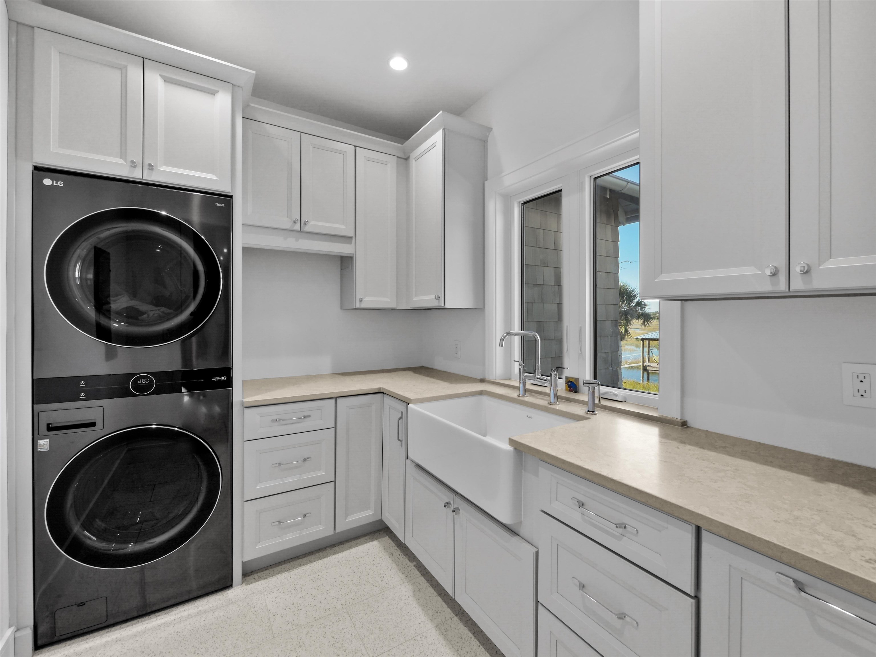 3417 Lands End Dr