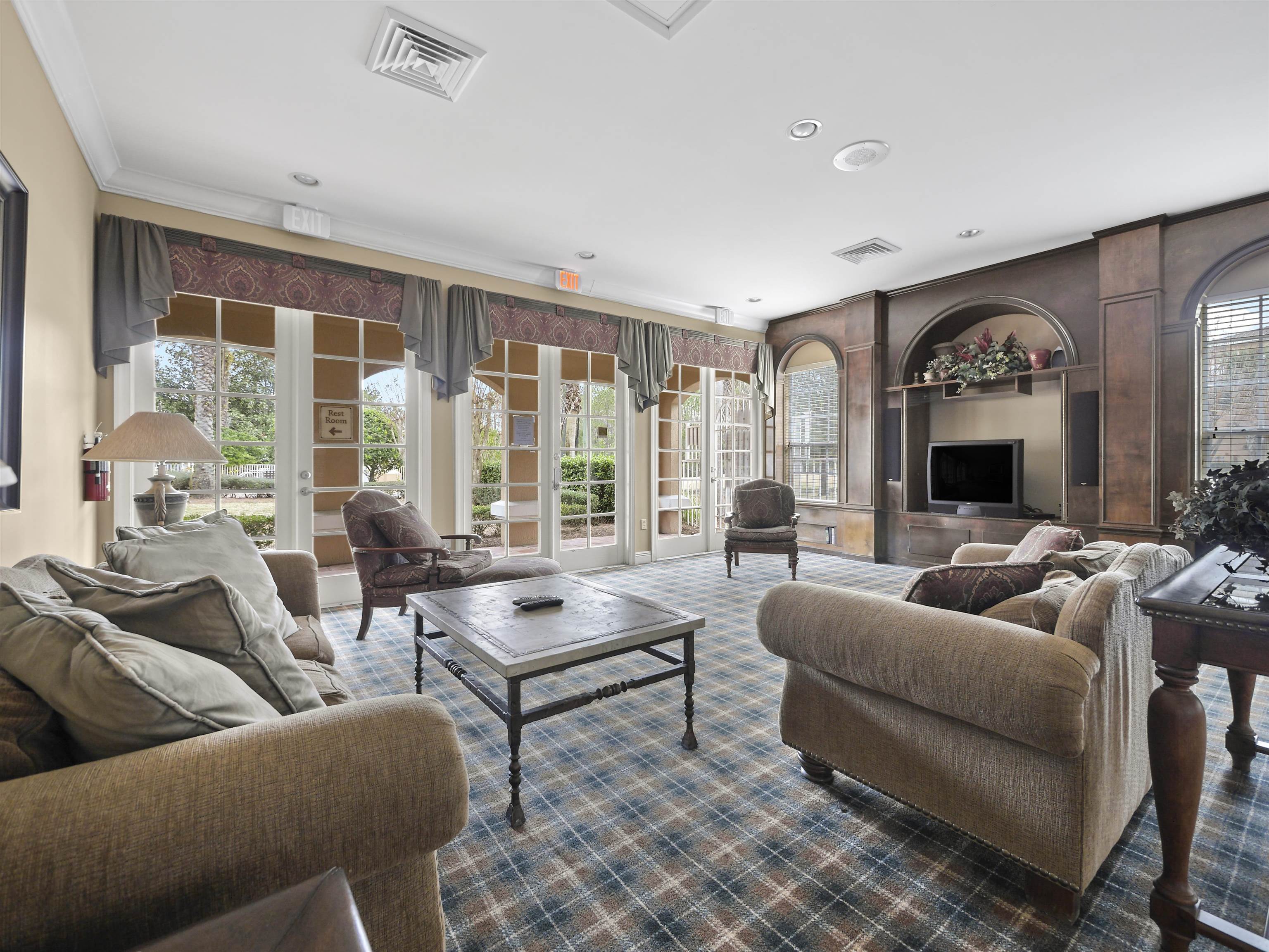 560 Florida Club Blvd Unit: 207