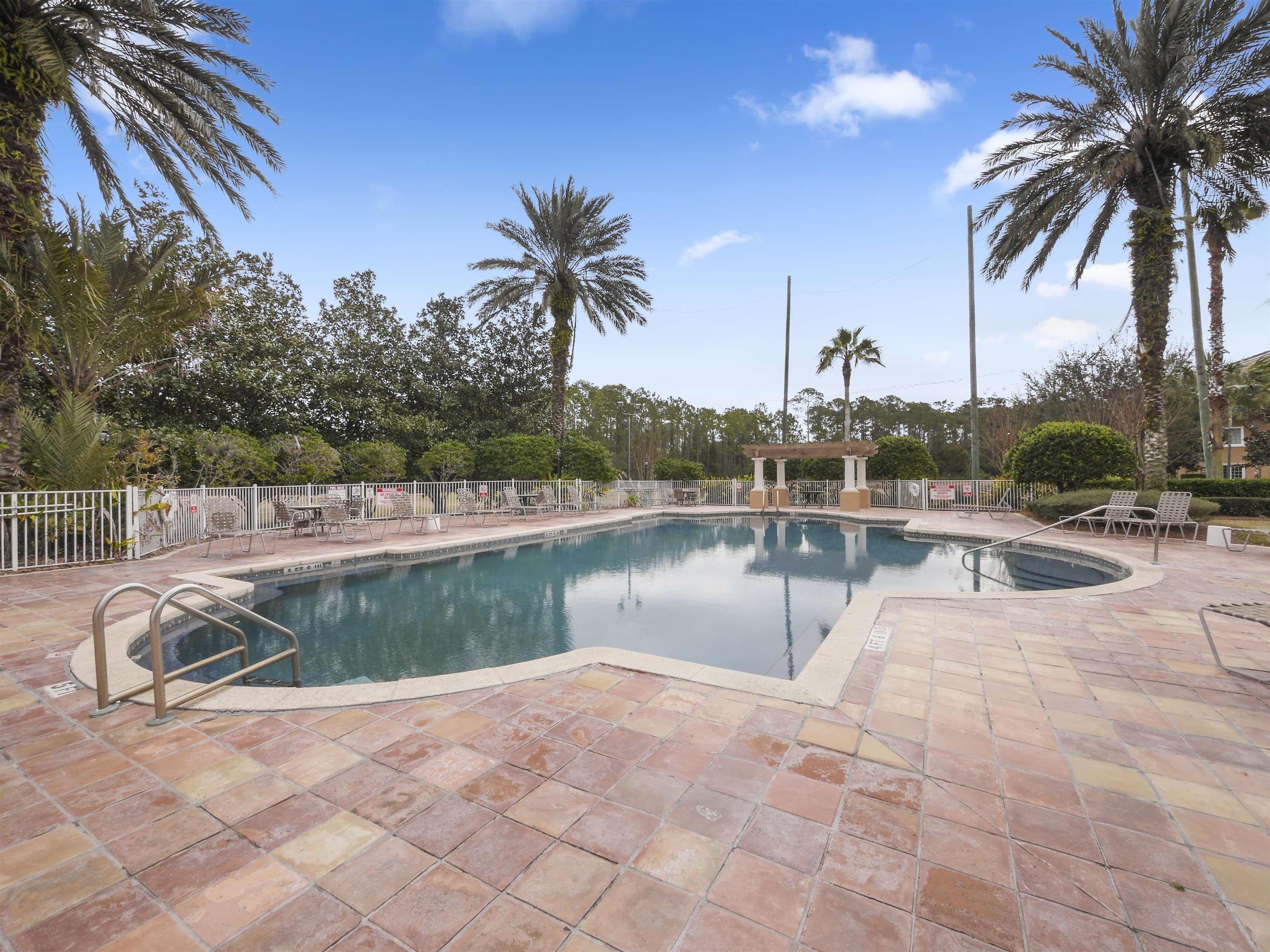 560 Florida Club Blvd Unit: 207