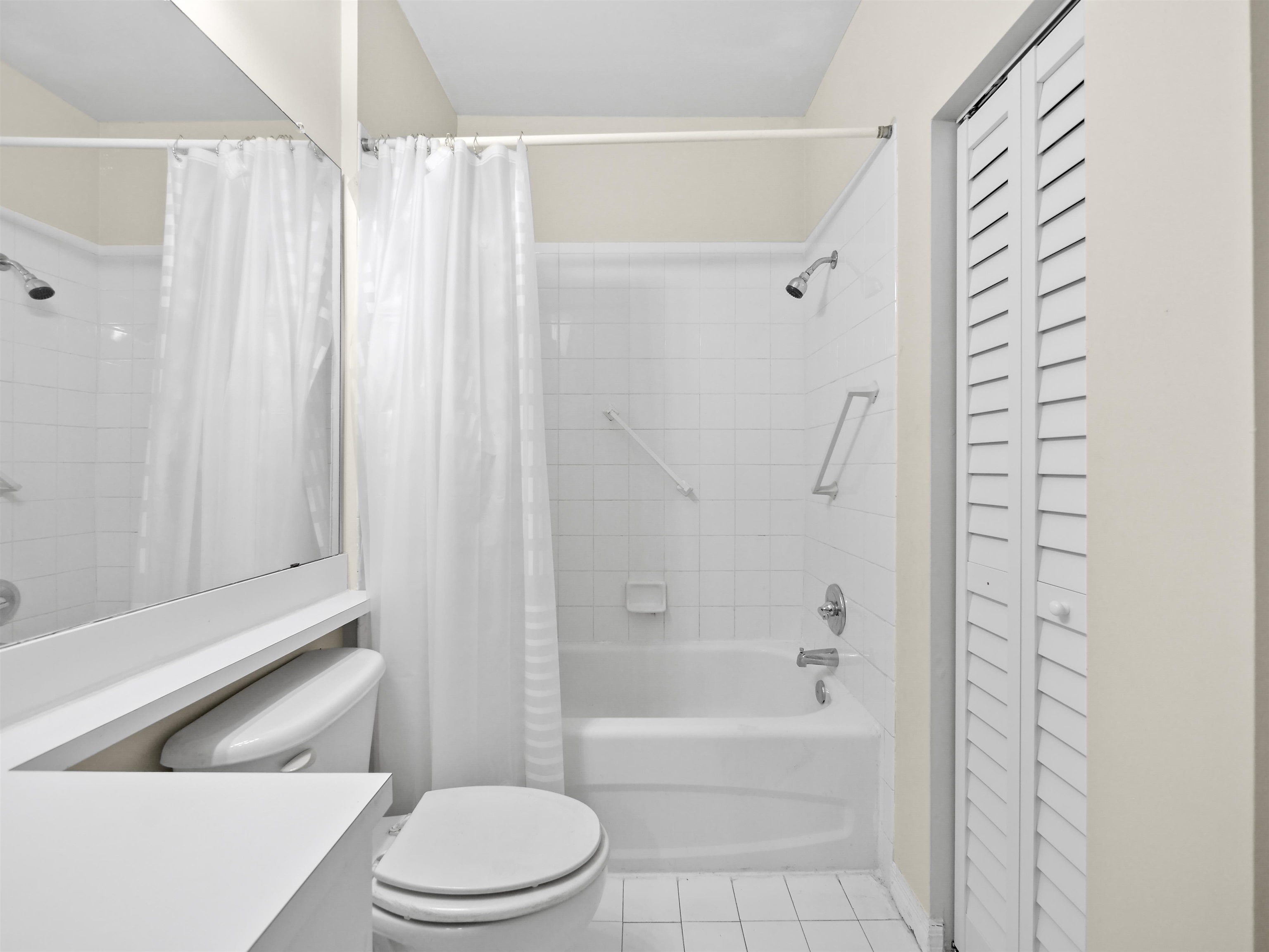 560 Florida Club Blvd Unit: 207