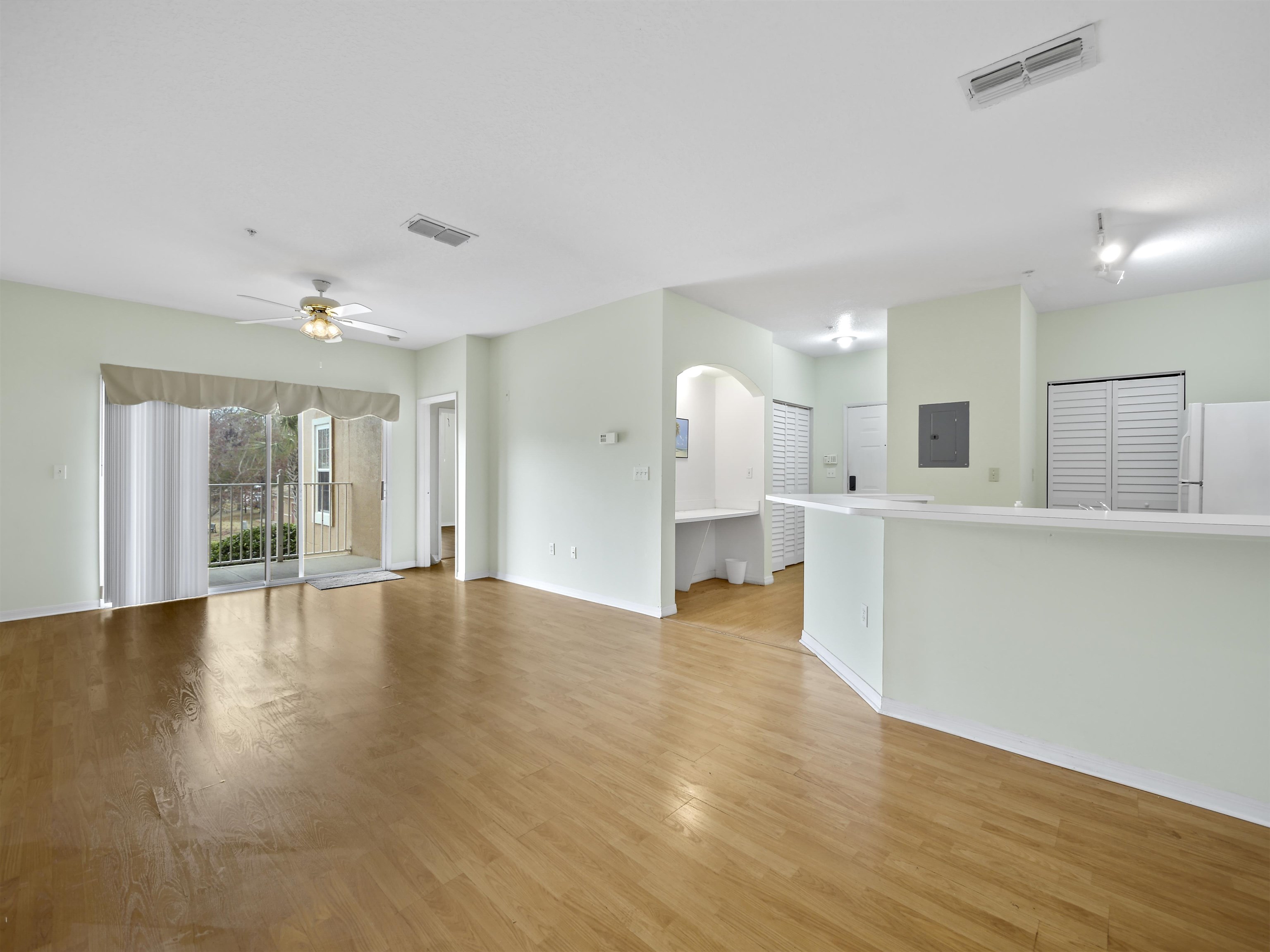 560 Florida Club Blvd Unit: 207