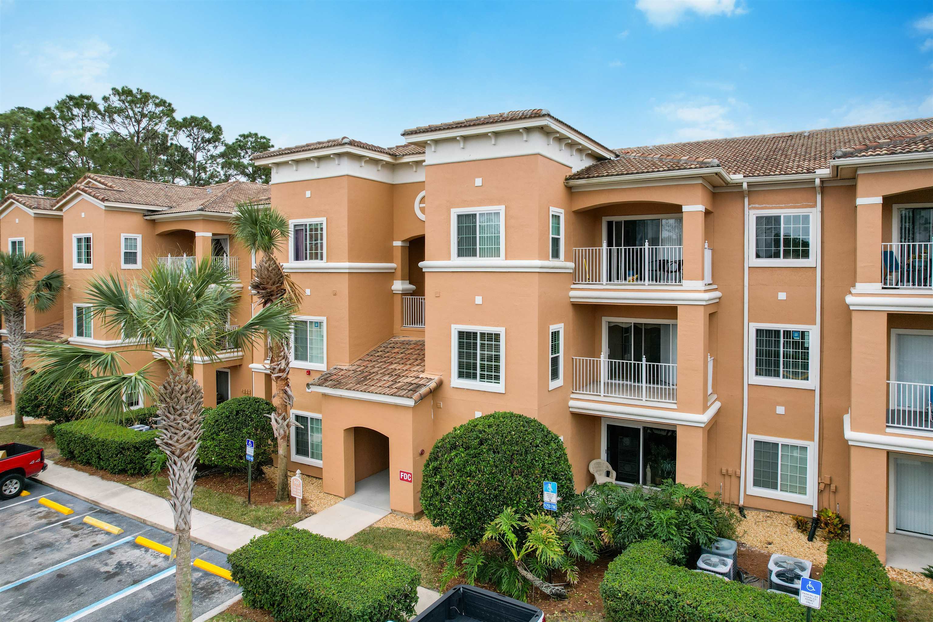 560 Florida Club Blvd Unit: 207