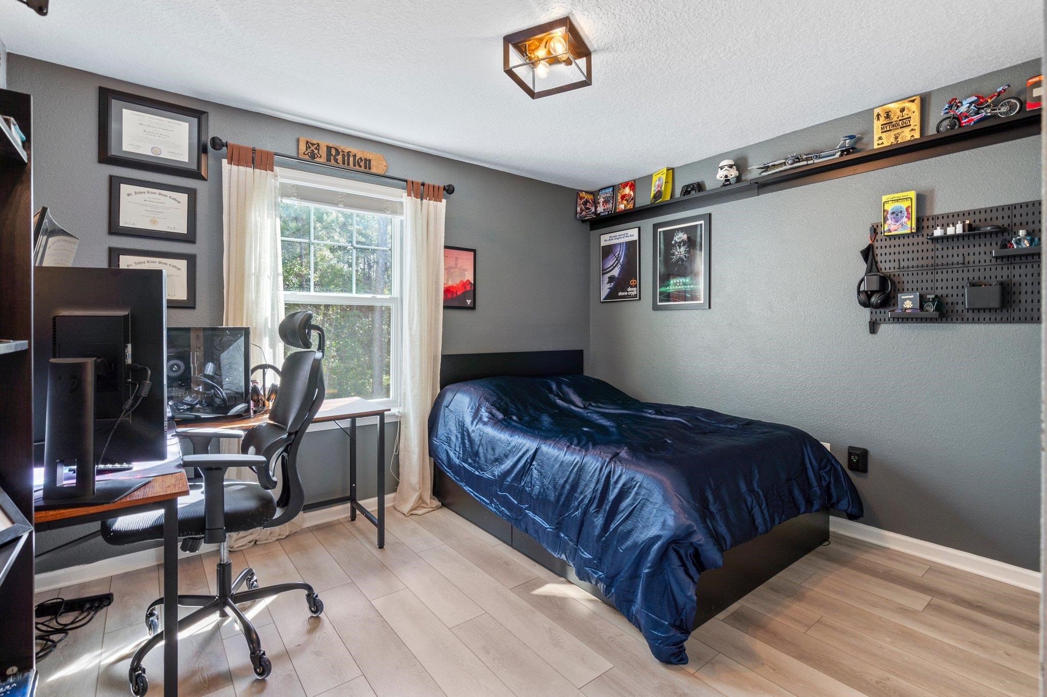 2121 Golden Lake Loop