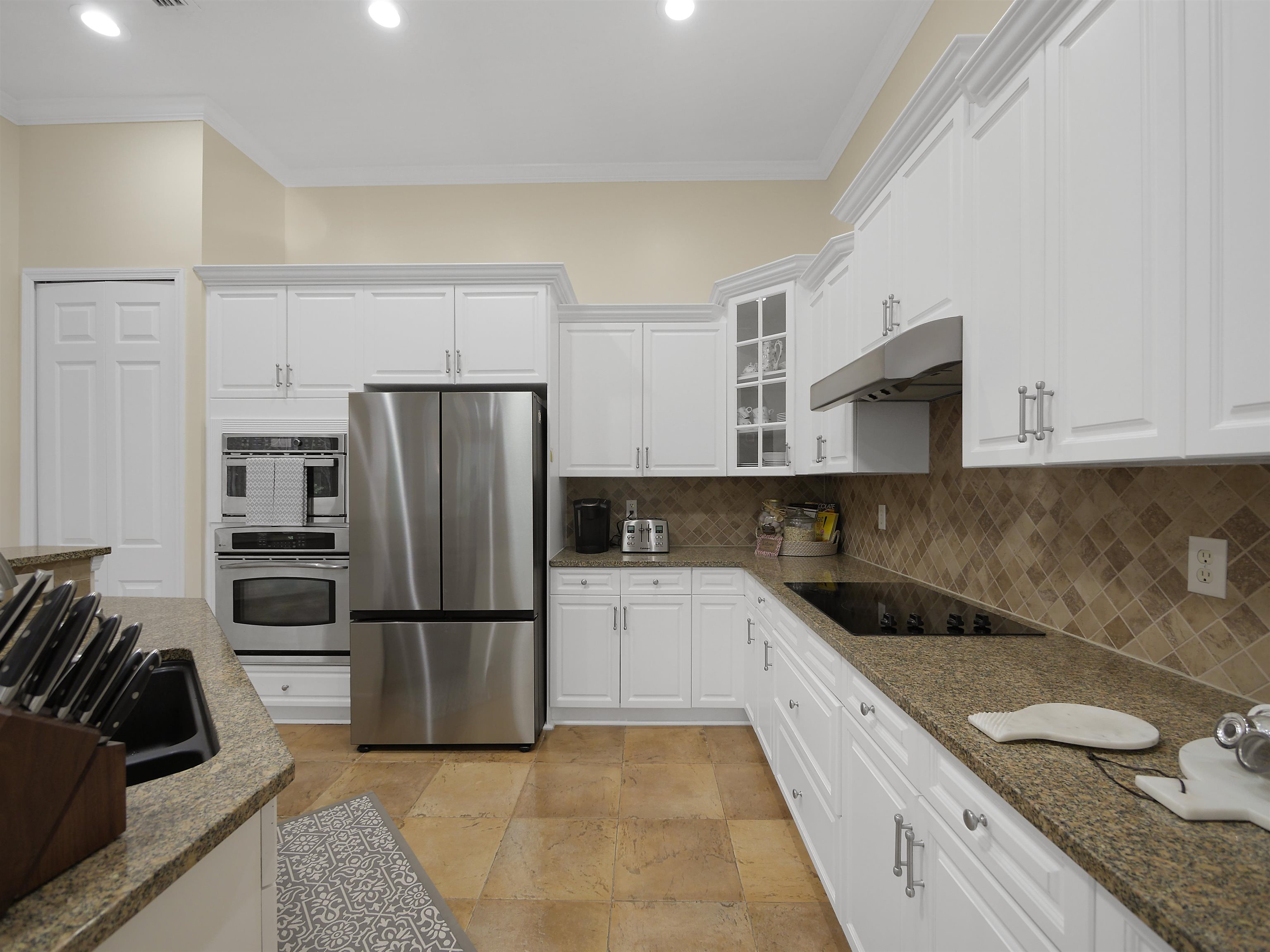 1161 Inverness Dr