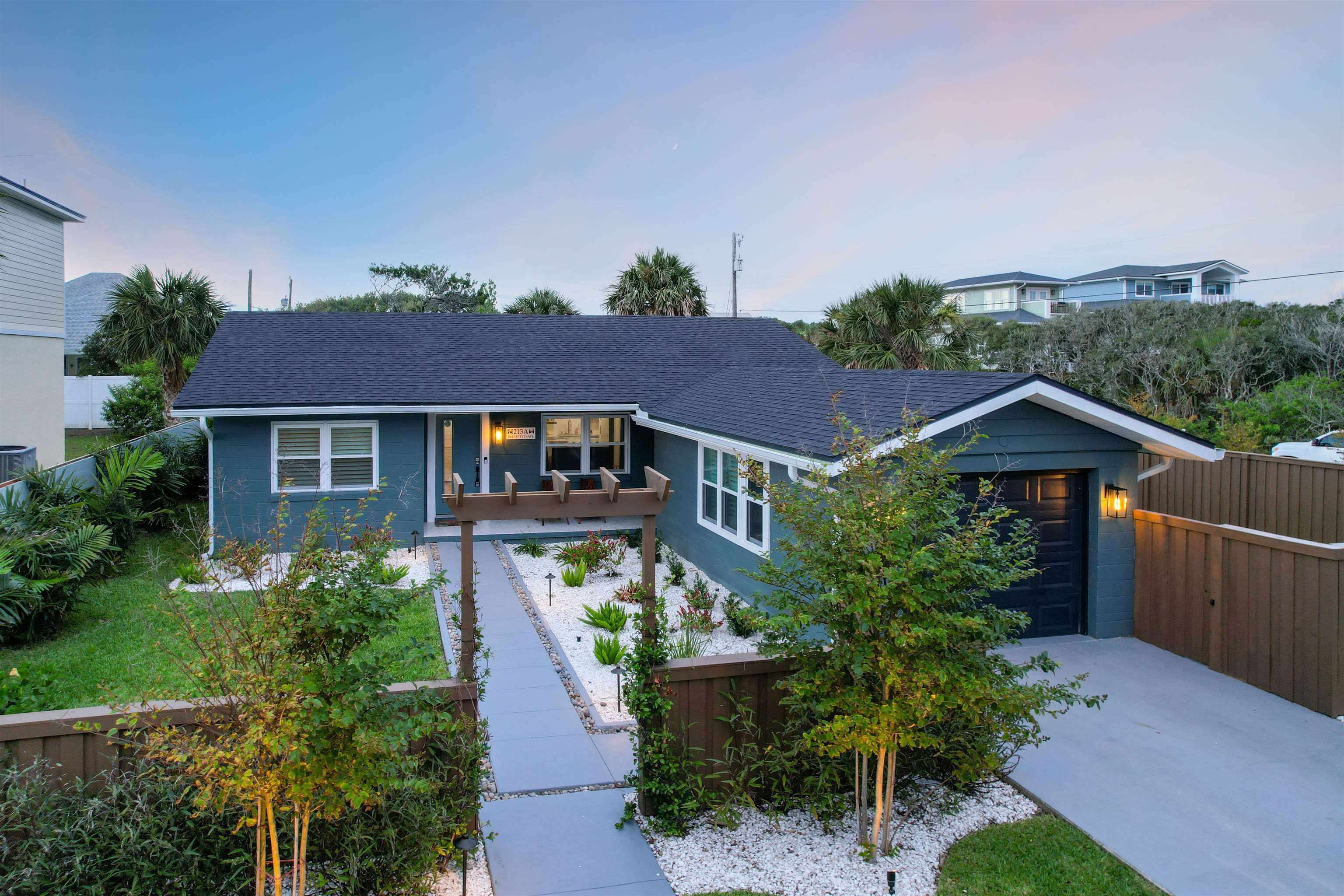 213 Palmetto Ave
