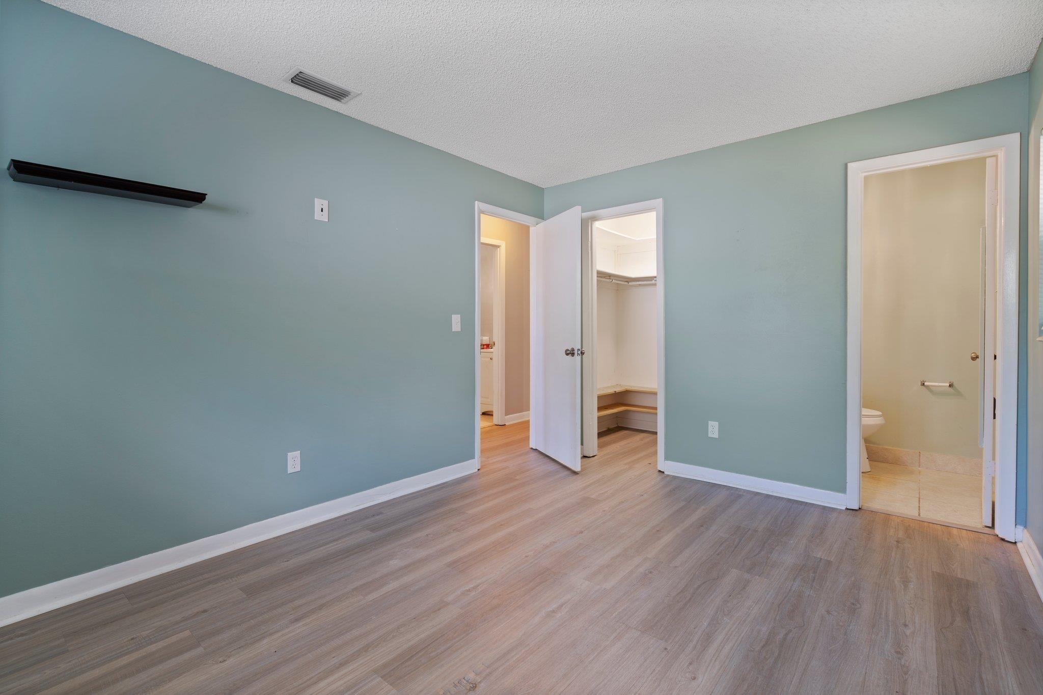 82 Andora St
