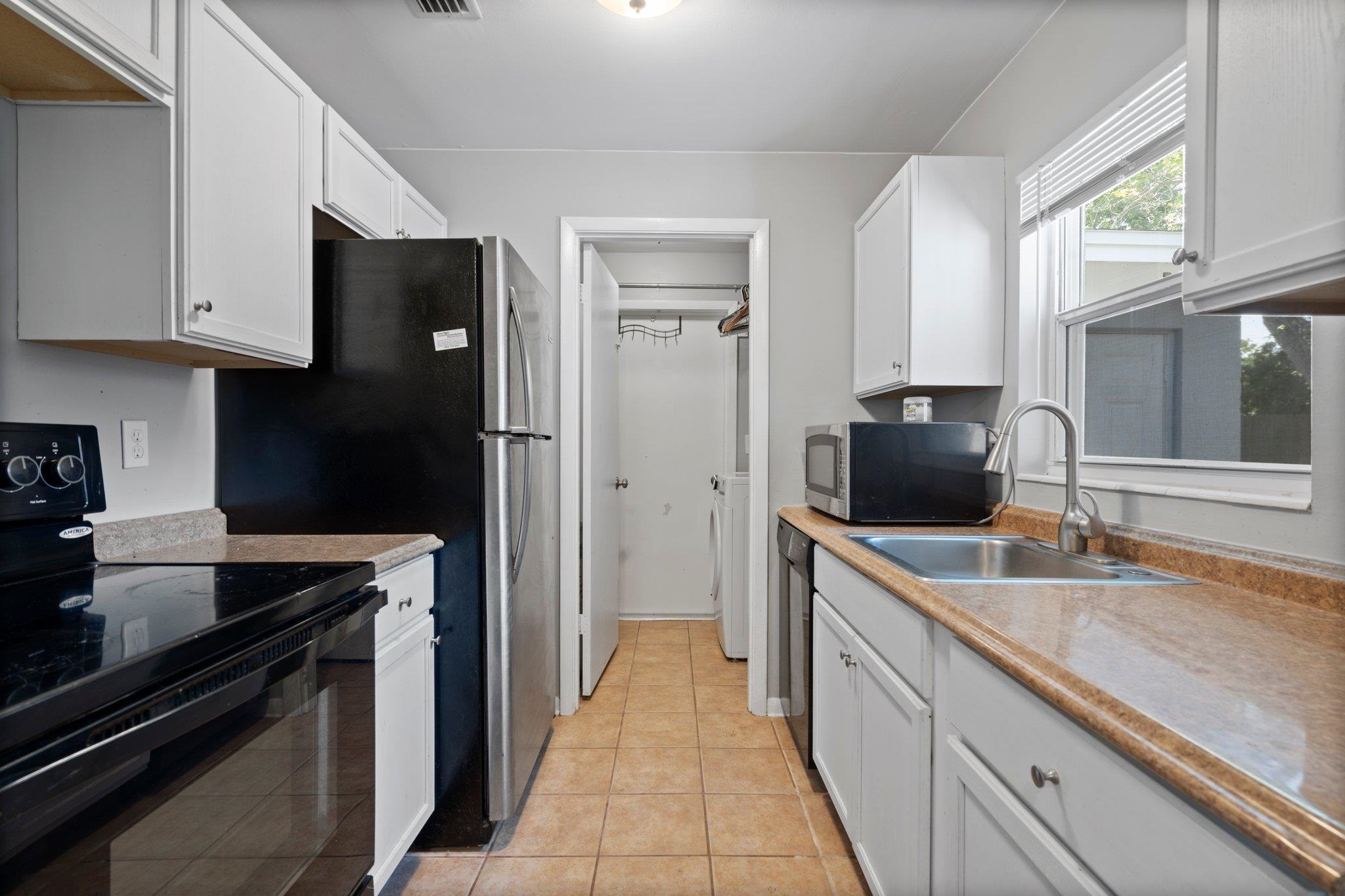 82 Andora St