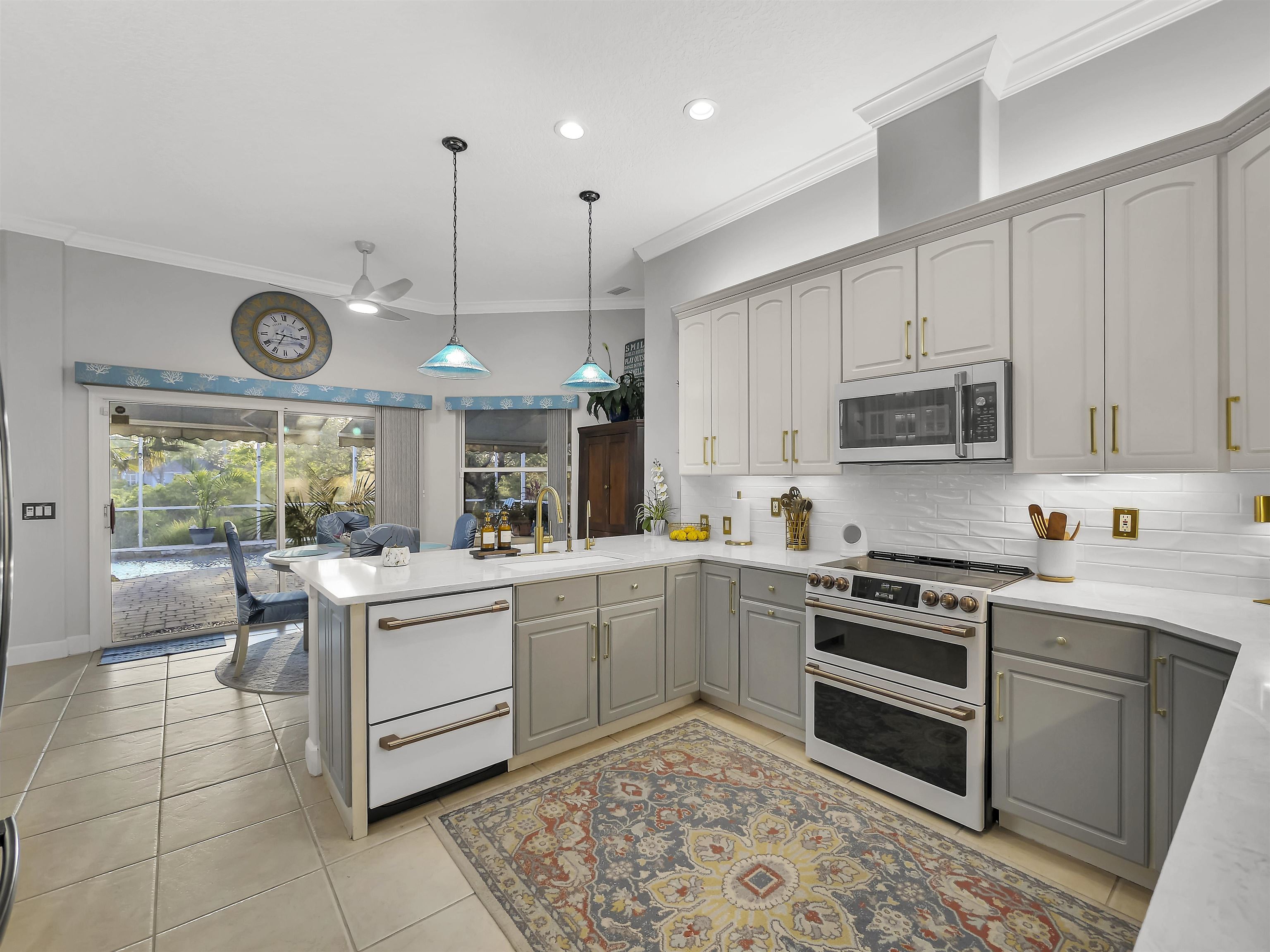 245 Fiddlers Point Dr