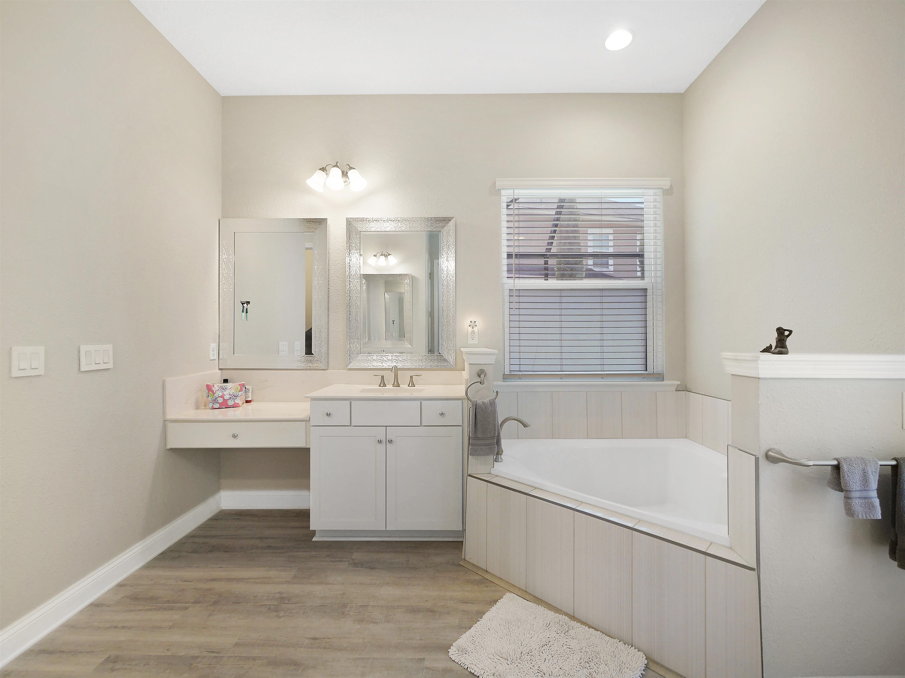 100 Coppinger Pl